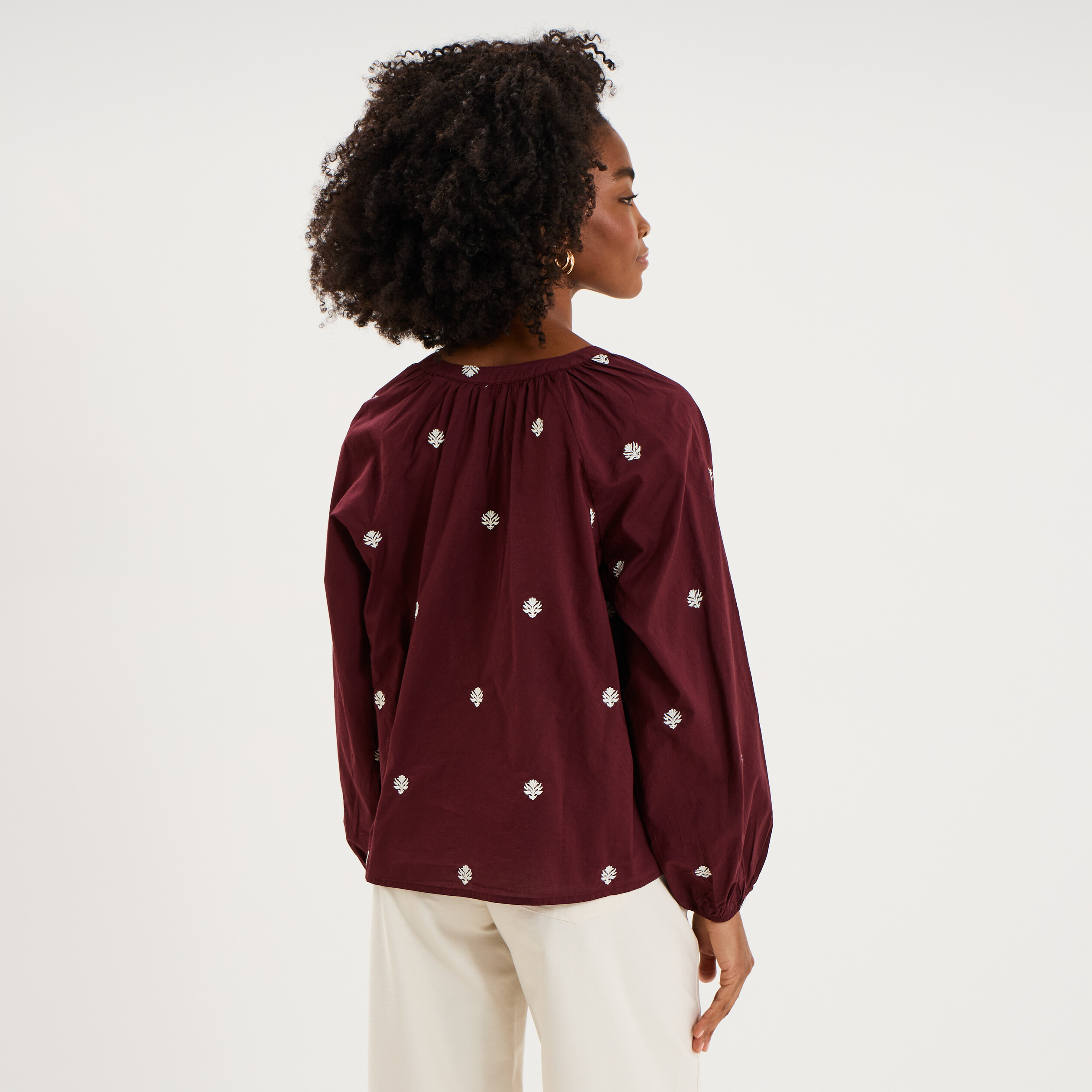 Blouse brod&eacute;e col tunisien coton violet fonc&eacute; femme