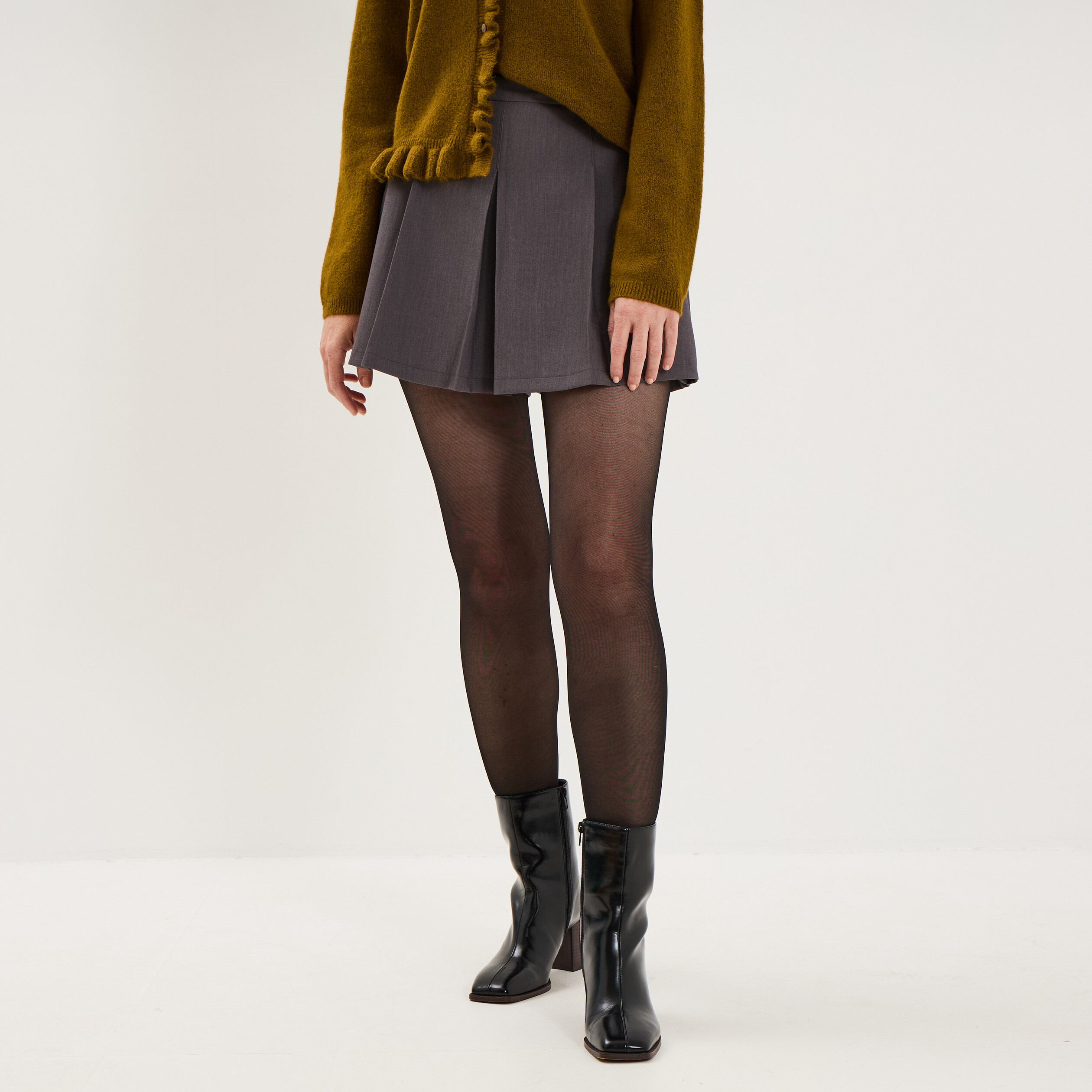Jupe-short pliss&eacute;e boutons dor&eacute;s gris fonc&eacute; femme