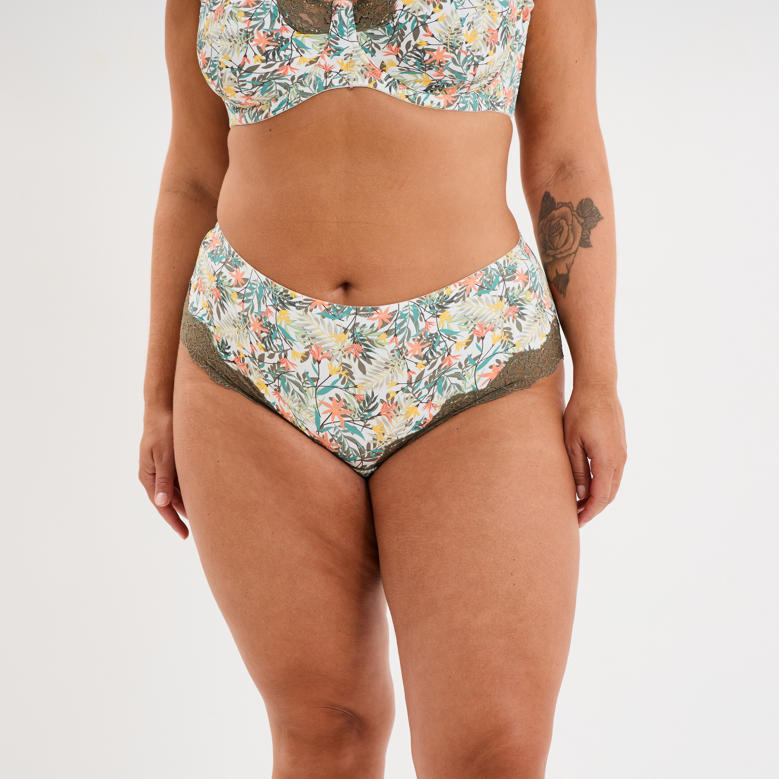 shorty microfibre blanc femmegt Shorty microfibre blanc femme grande taille