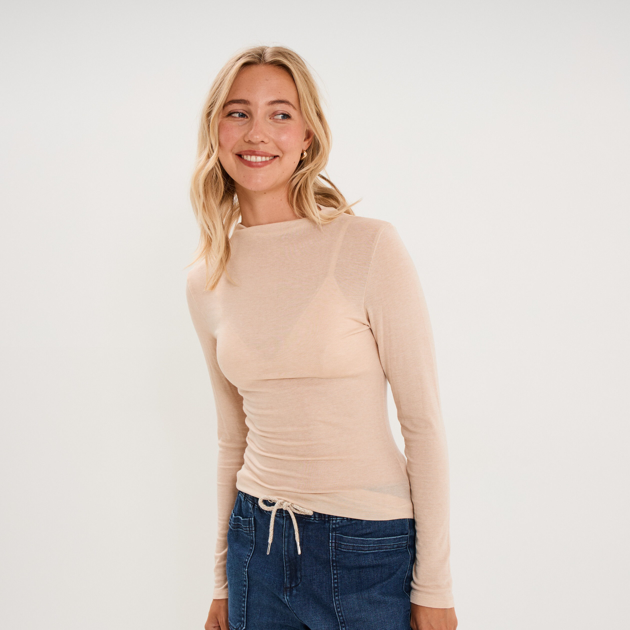 T-shirt cintr&eacute; col montant lyocell beige femme