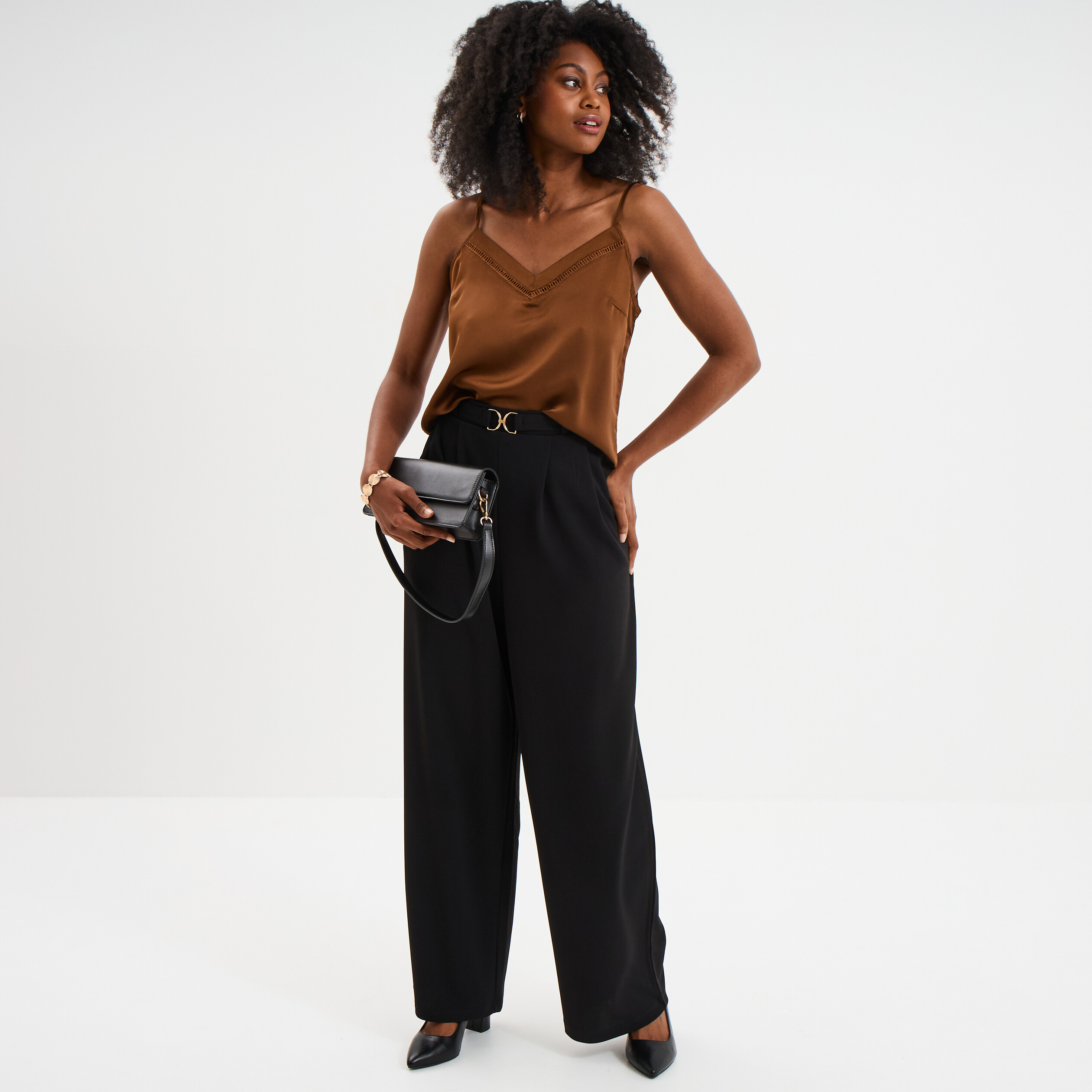 pantalon large fluide detail boucle noir femme Pantalon large fluide détail boucle noir femme