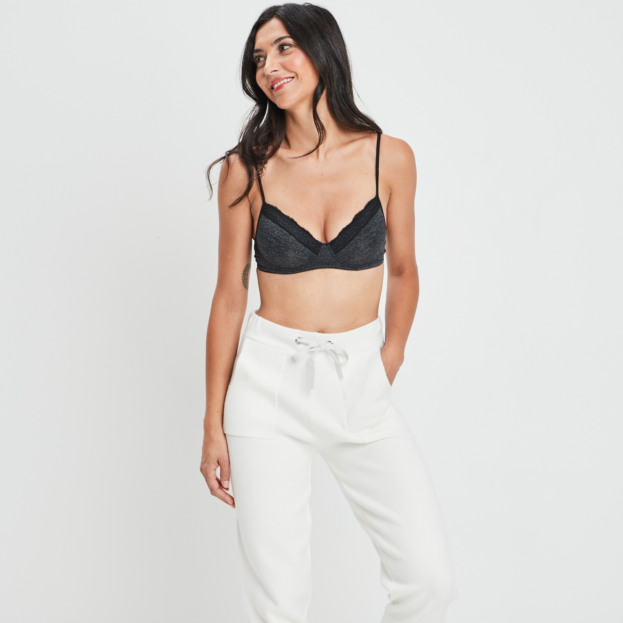 soutien gorge triangle micro dentelle gris fonce femme Soutien-gorge triangle micro dentelle gris foncé femme