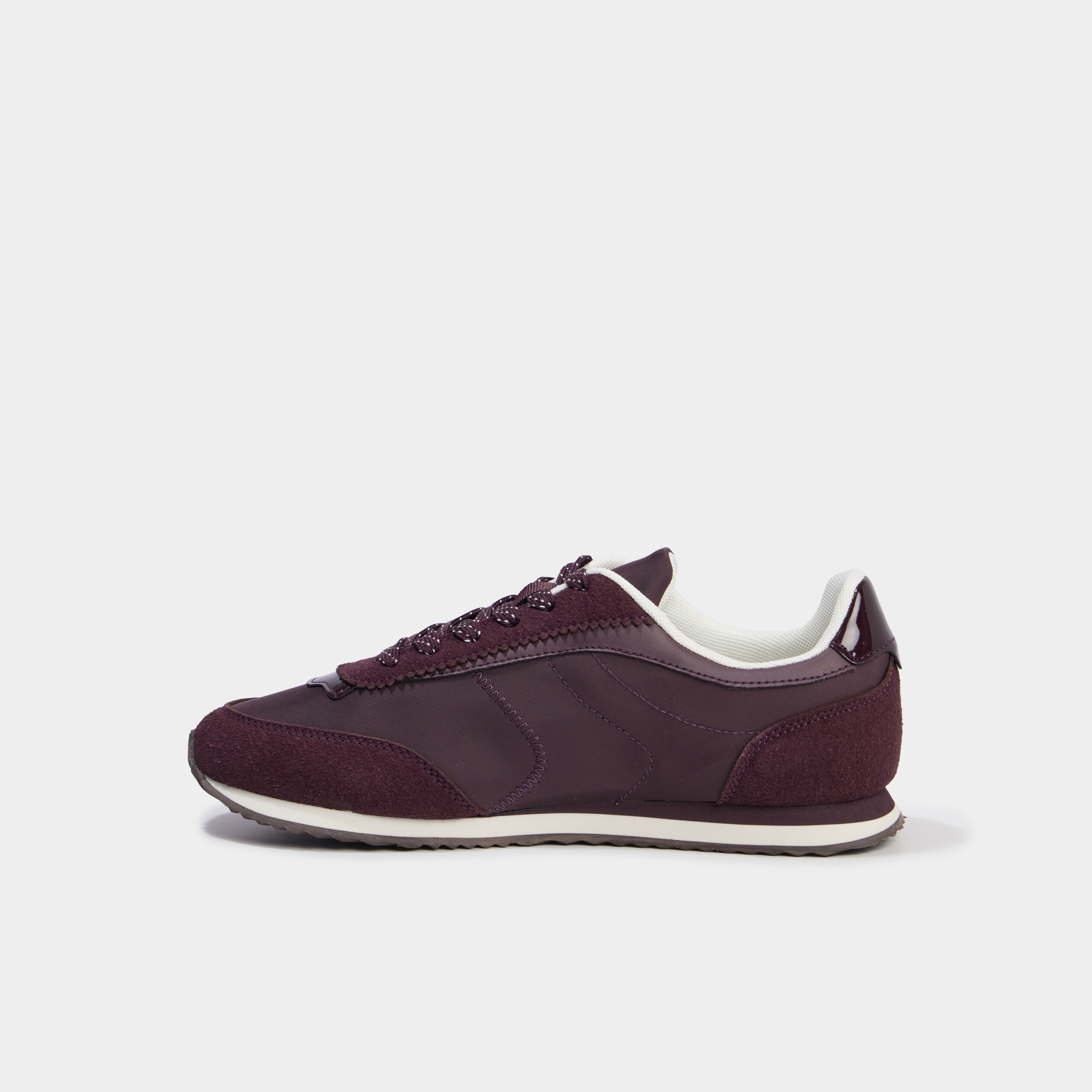 Baskets su&eacute;dine &agrave; lacets bordeaux femme