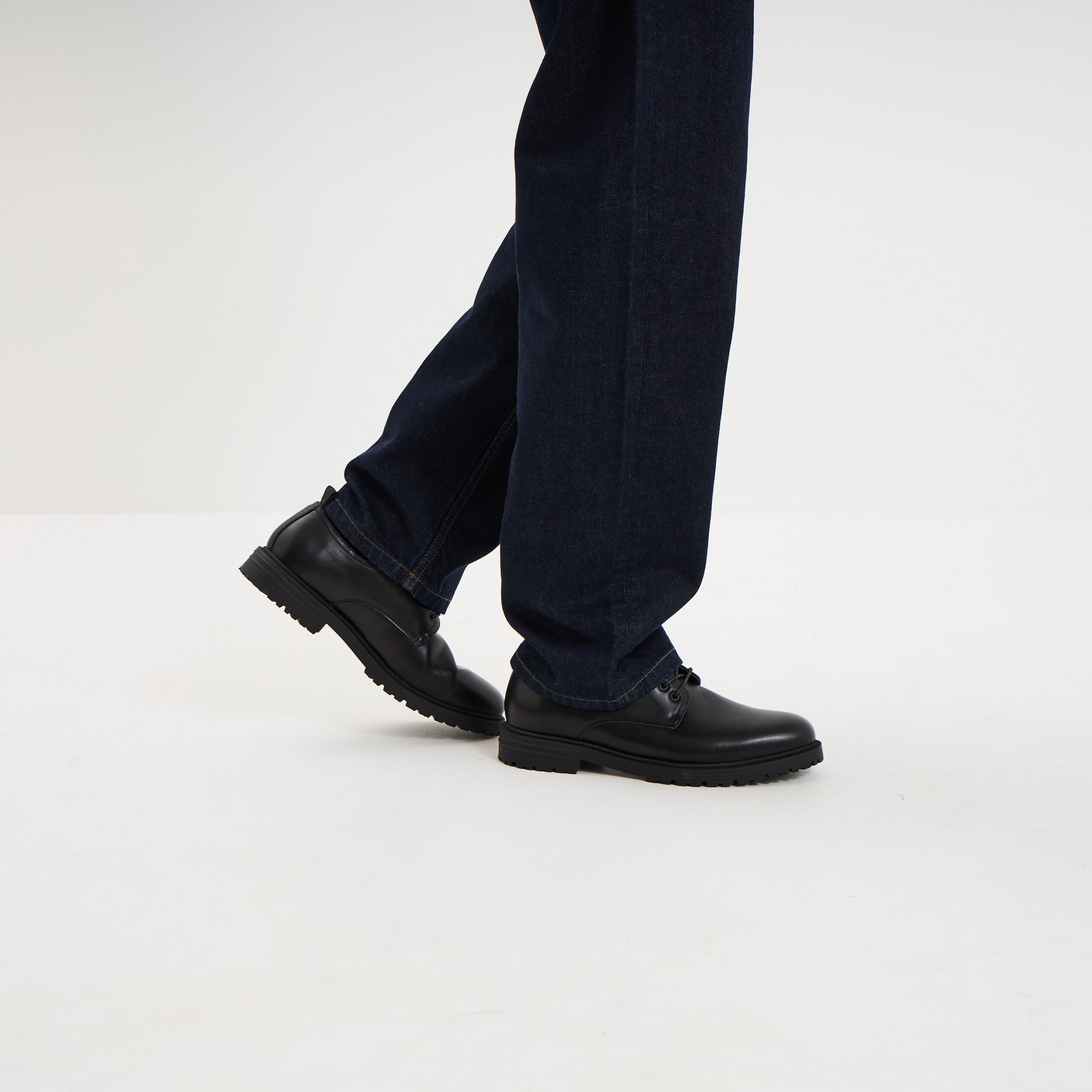 Derbies crant&eacute;es &agrave; lacets noir homme