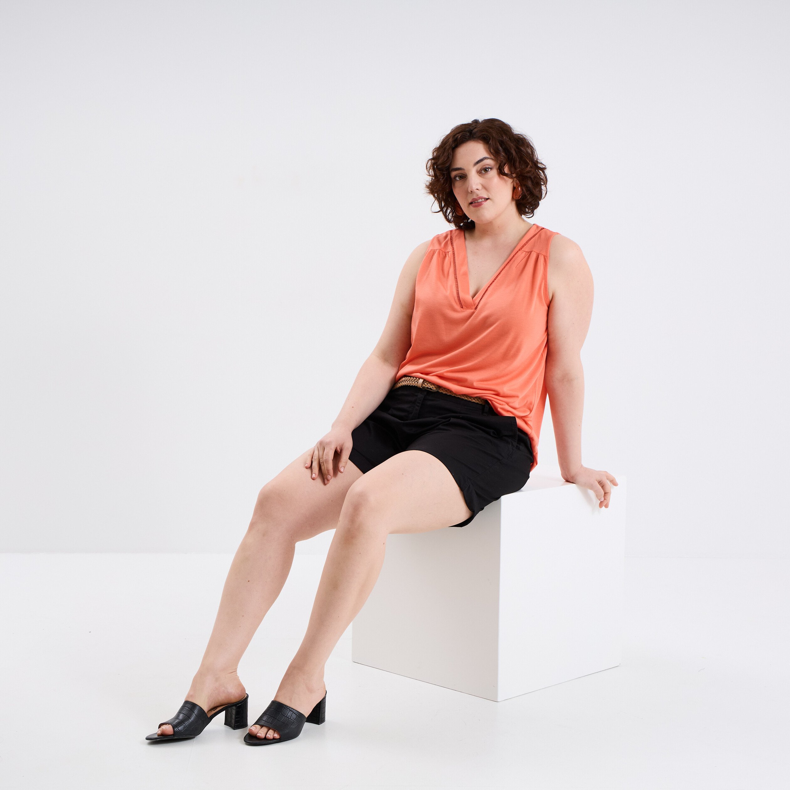 short chino avec ceinture tressee noir femmegt Short chino avec ceinture tressée noir femme grande taille