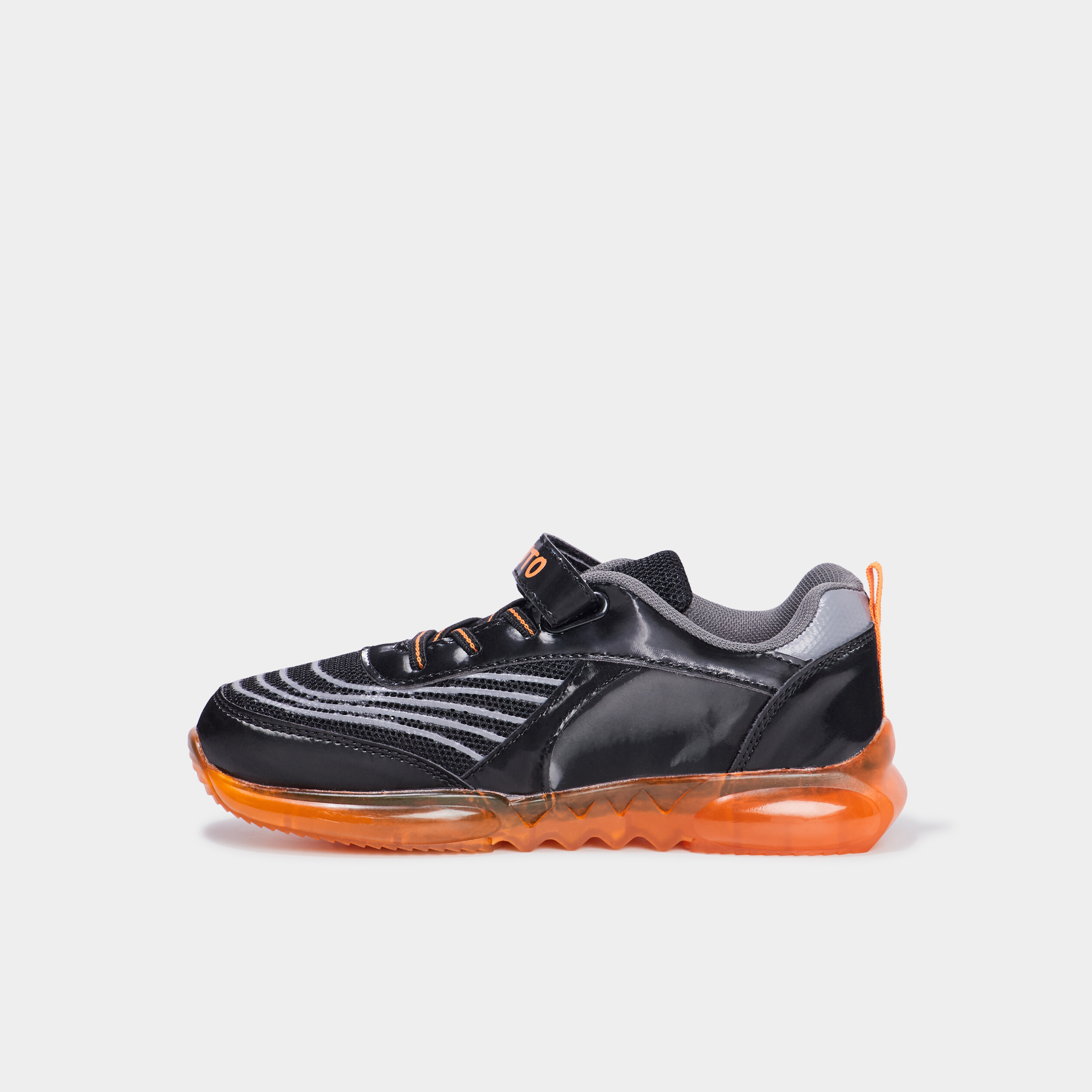 Baskets running lumineuses Naruto noir gar&ccedil;on