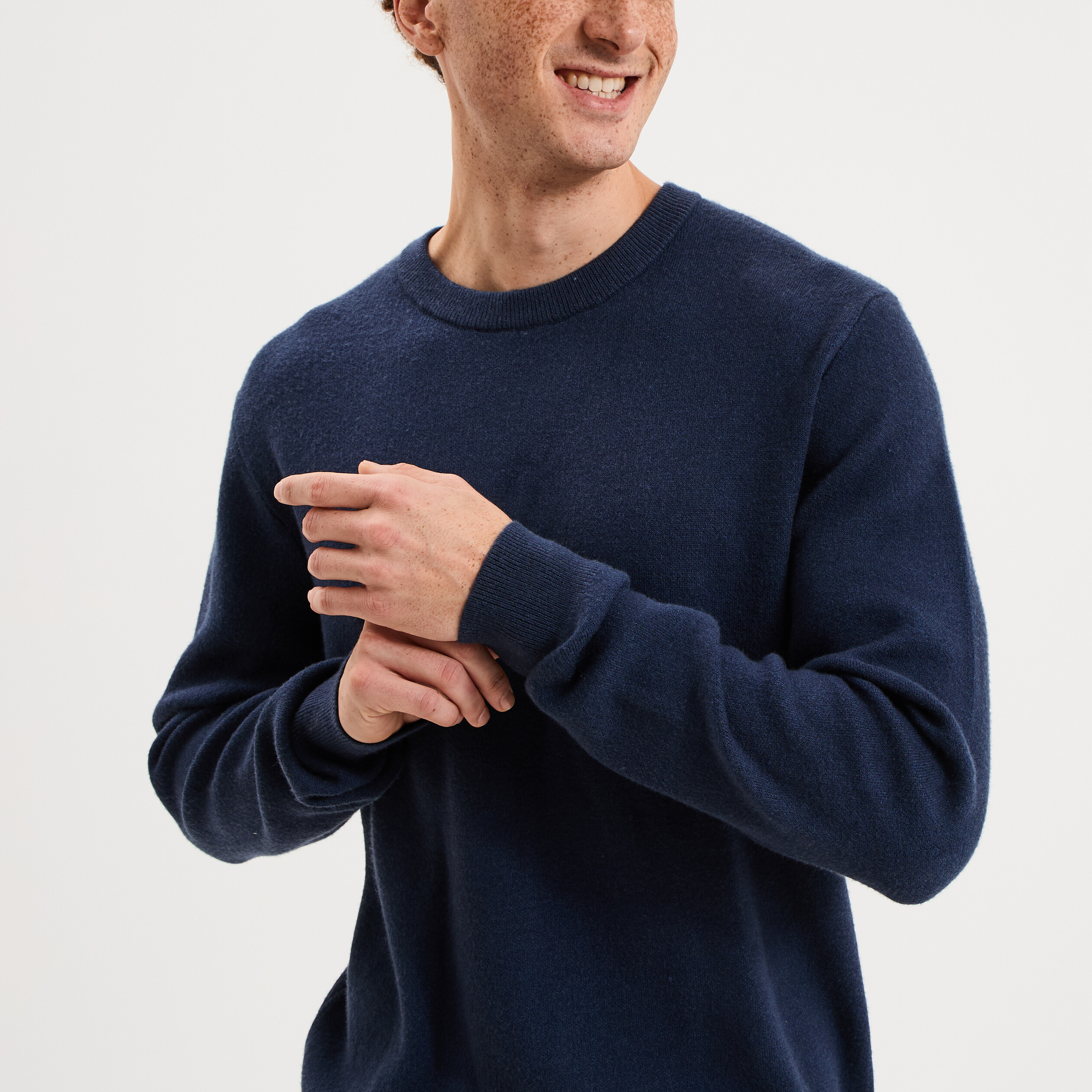 Pull col rond manches longues bleu fonc&eacute; homme
