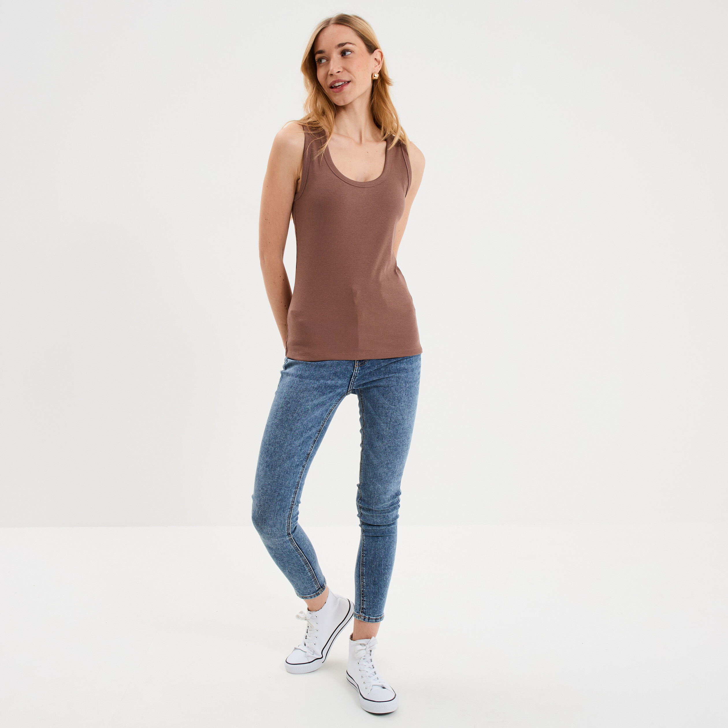 D&eacute;bardeur ajust&eacute; col rond coton marron cognac femme
