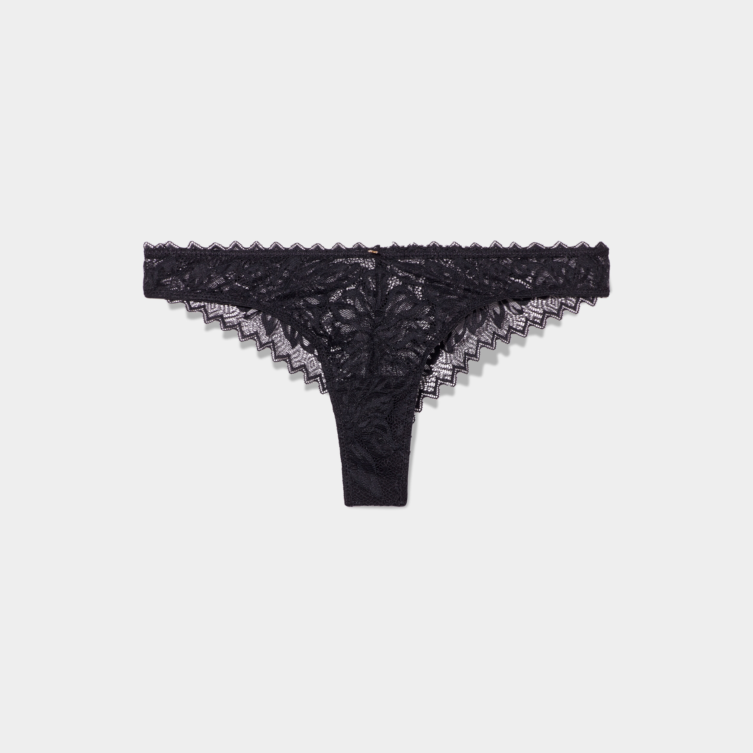 Tanga en dentelle avec bord festonn&eacute; noir femme