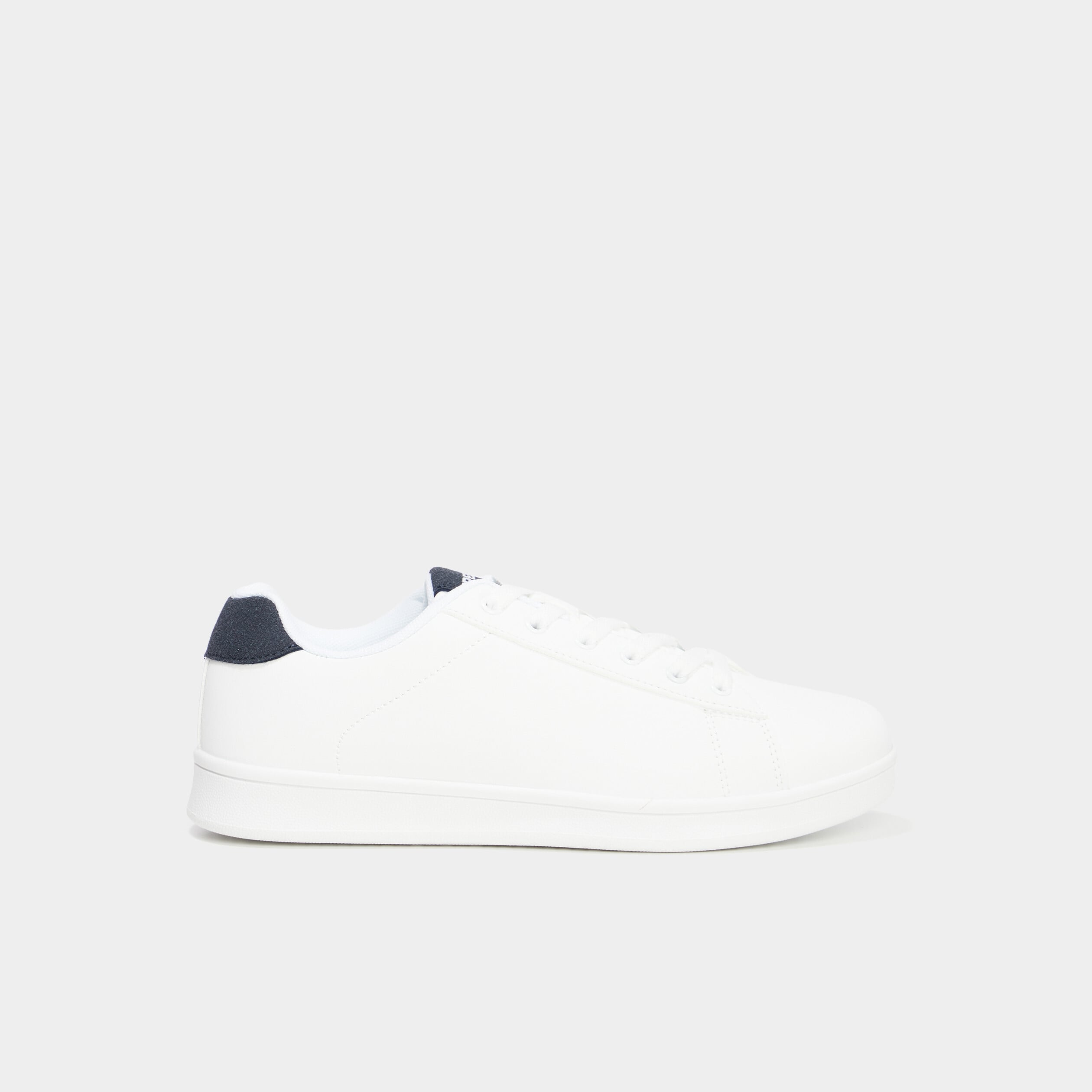 Baskets &agrave; lacets bout rond bleu marine femme