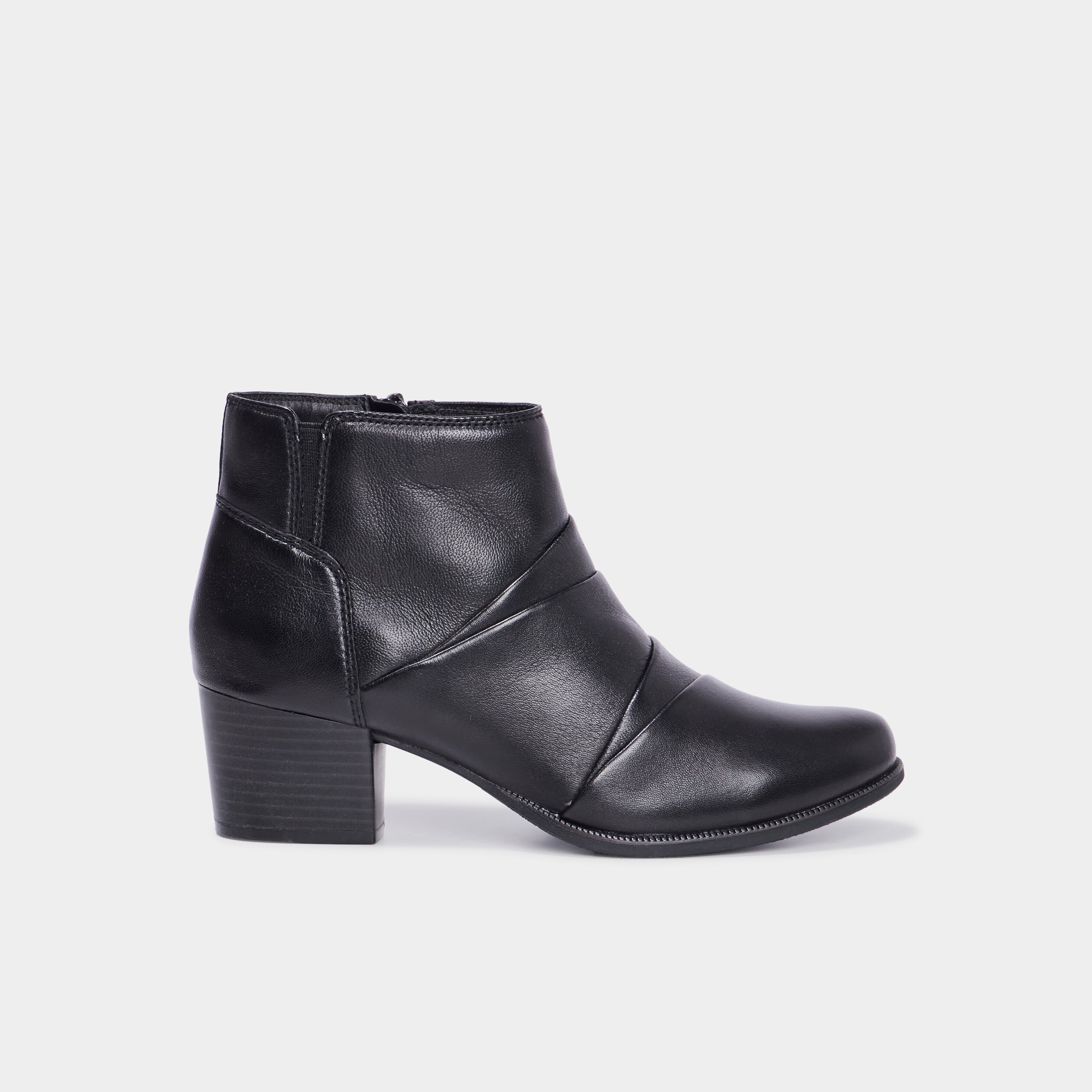 Bottines en cuir &agrave; talons noir femme