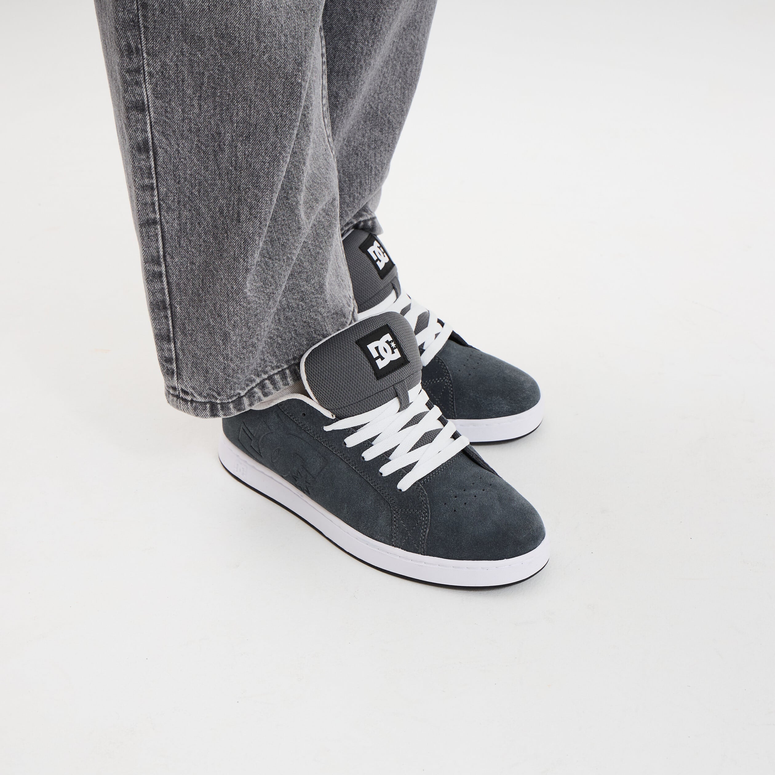 Tennis basses en cuir &agrave; lacets gris homme