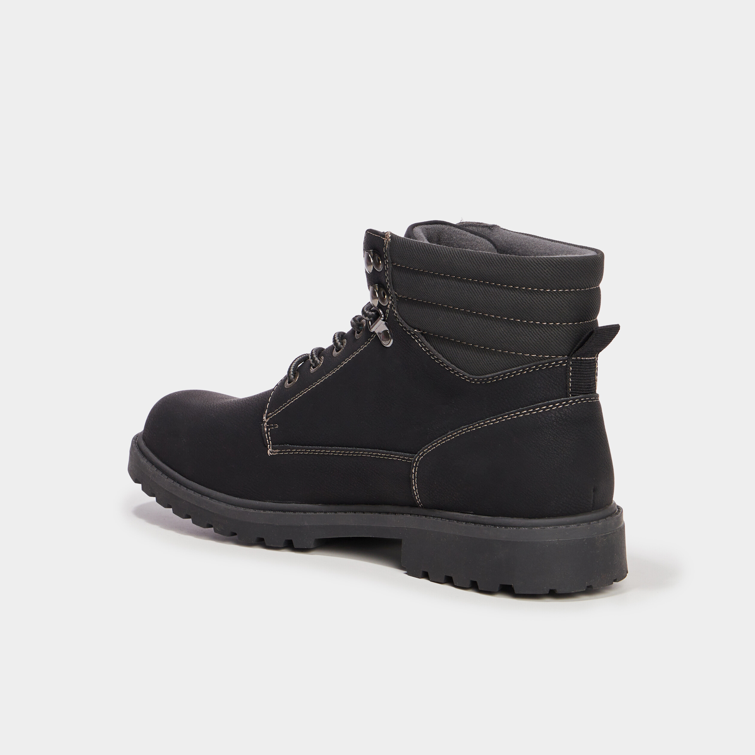 Bottines montantes crant&eacute;es &agrave; lacets noir homme