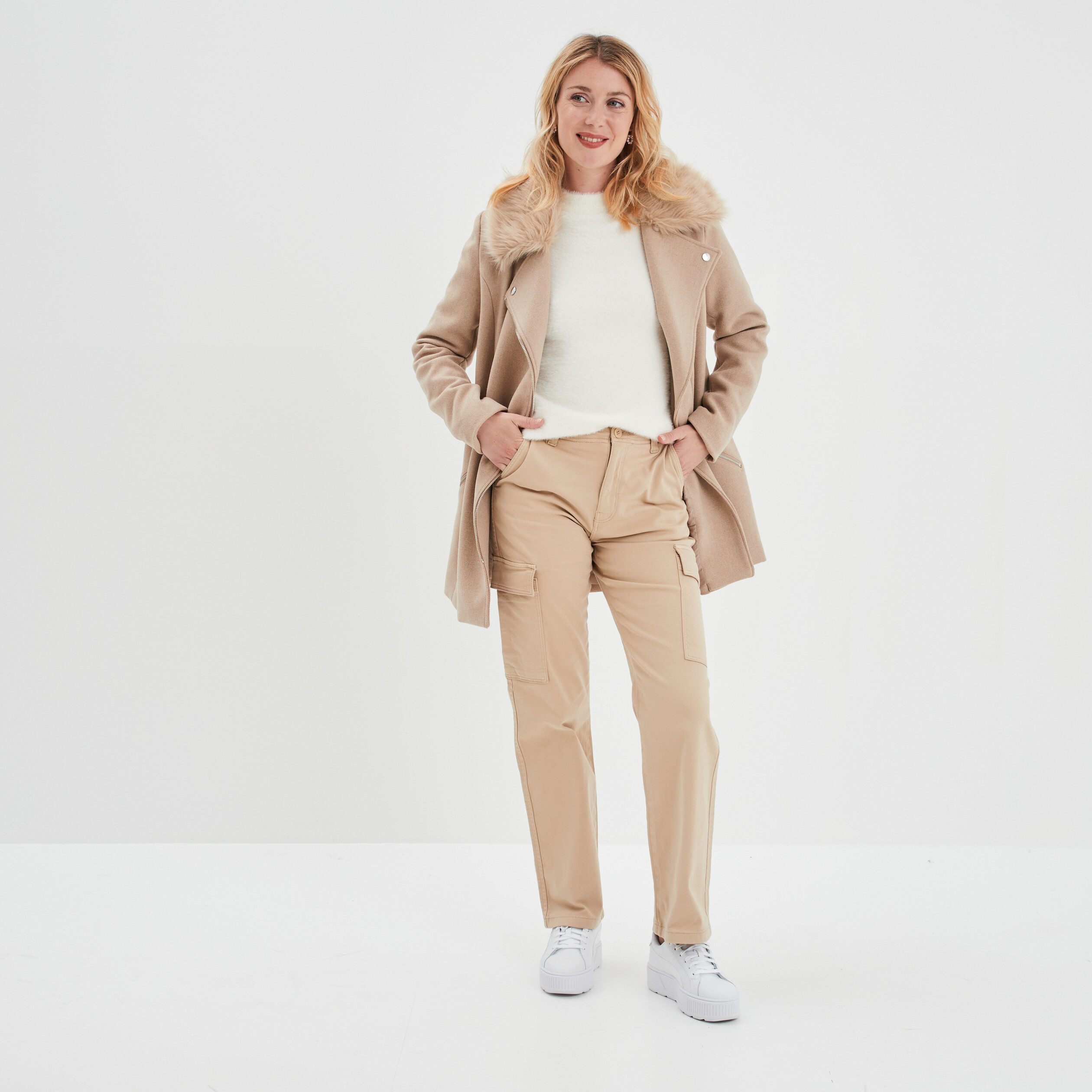 Pull mailles duveteuses col montant blanc femme