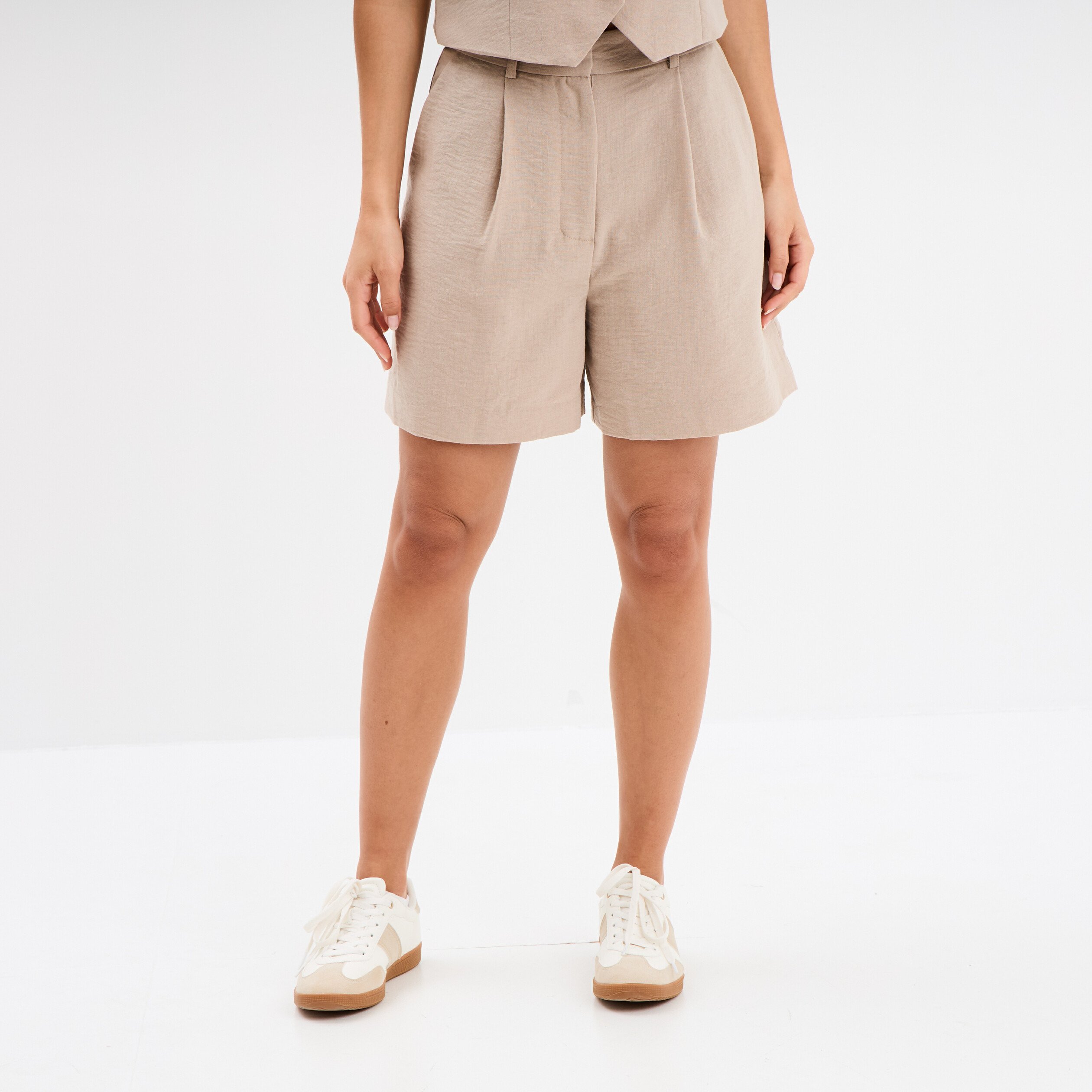 short large avec pinces beige femme Short large avec pinces beige femme