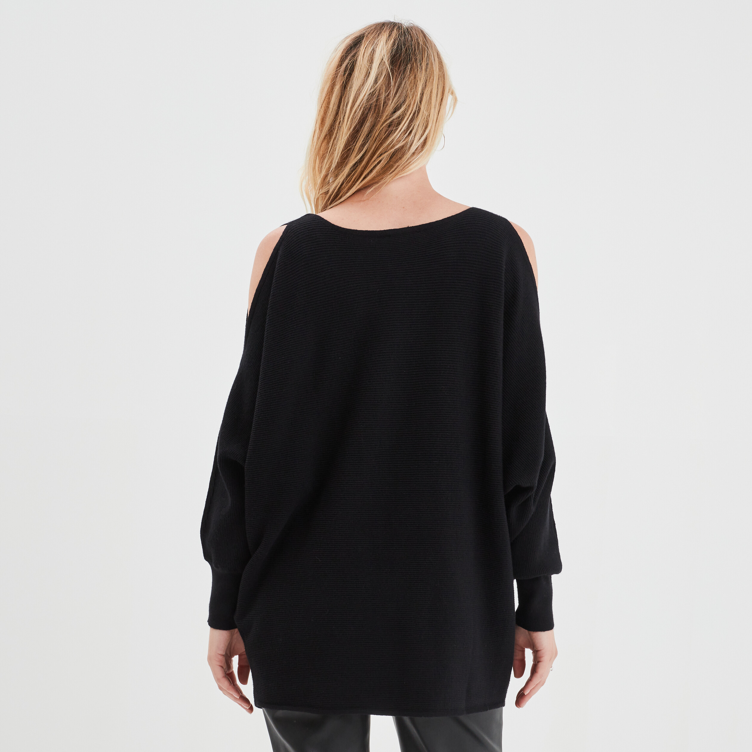 Pull perles et strass au col noir femme