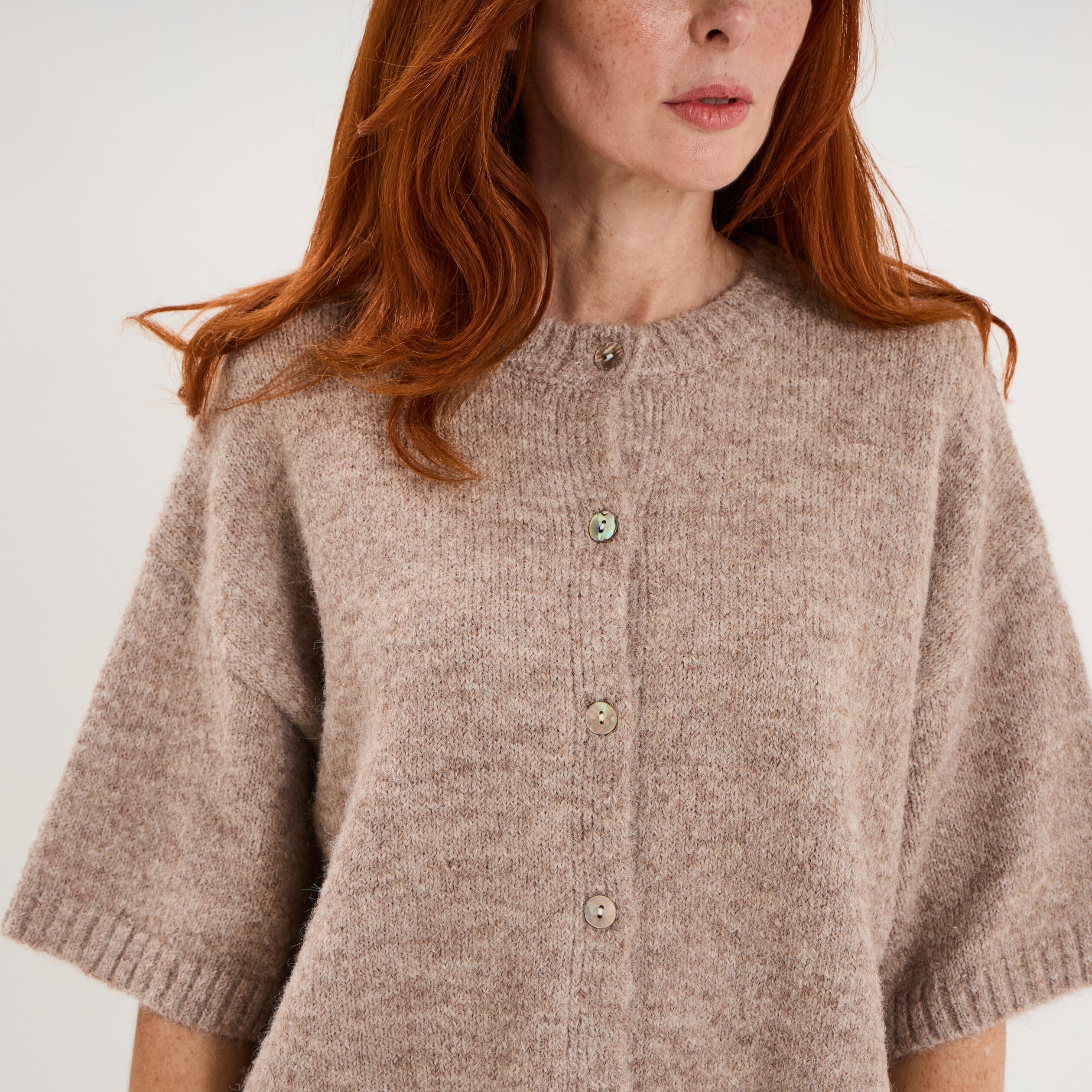 Gilet boutonn&eacute; manches courtes col rond beige femme