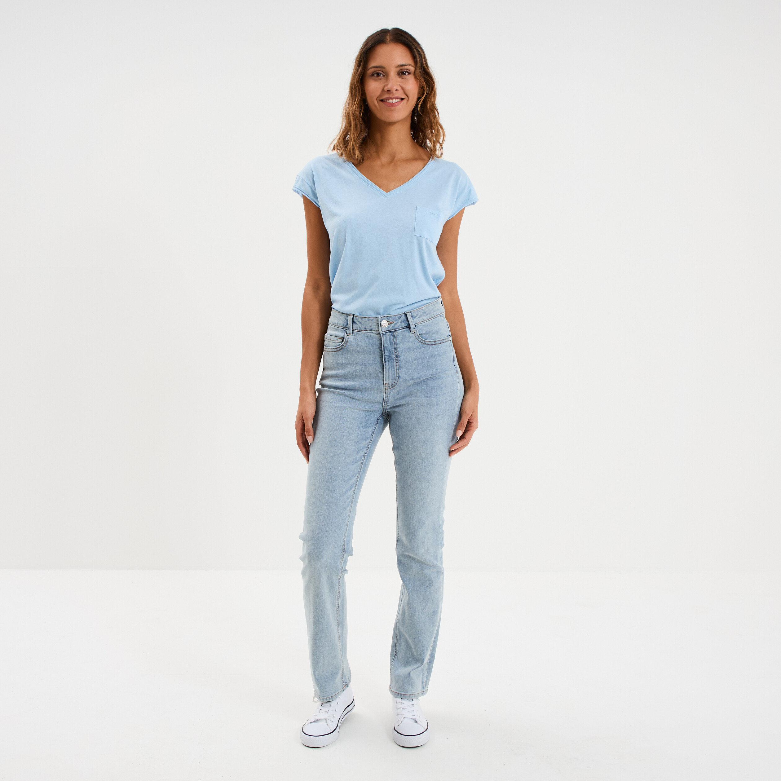T-shirt col v poche poitrine bleu clair femme
