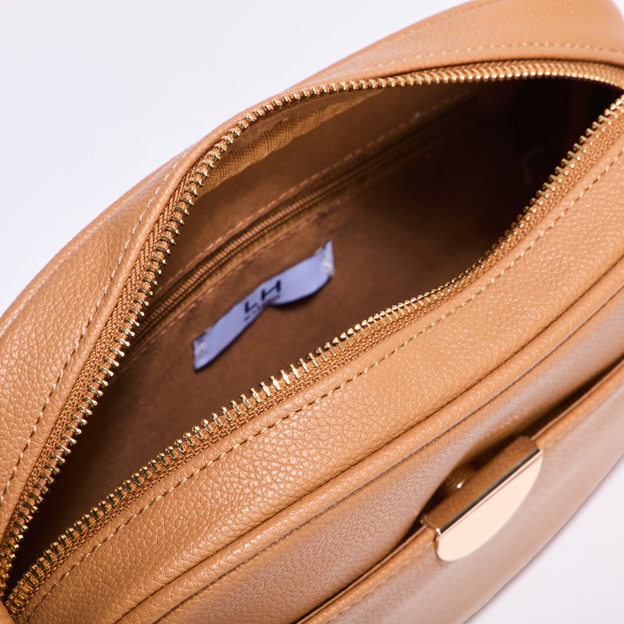 sac arrondi avec 2 bandoulieres marron clair femme Sac arrondi avec 2 bandoulières marron clair femme