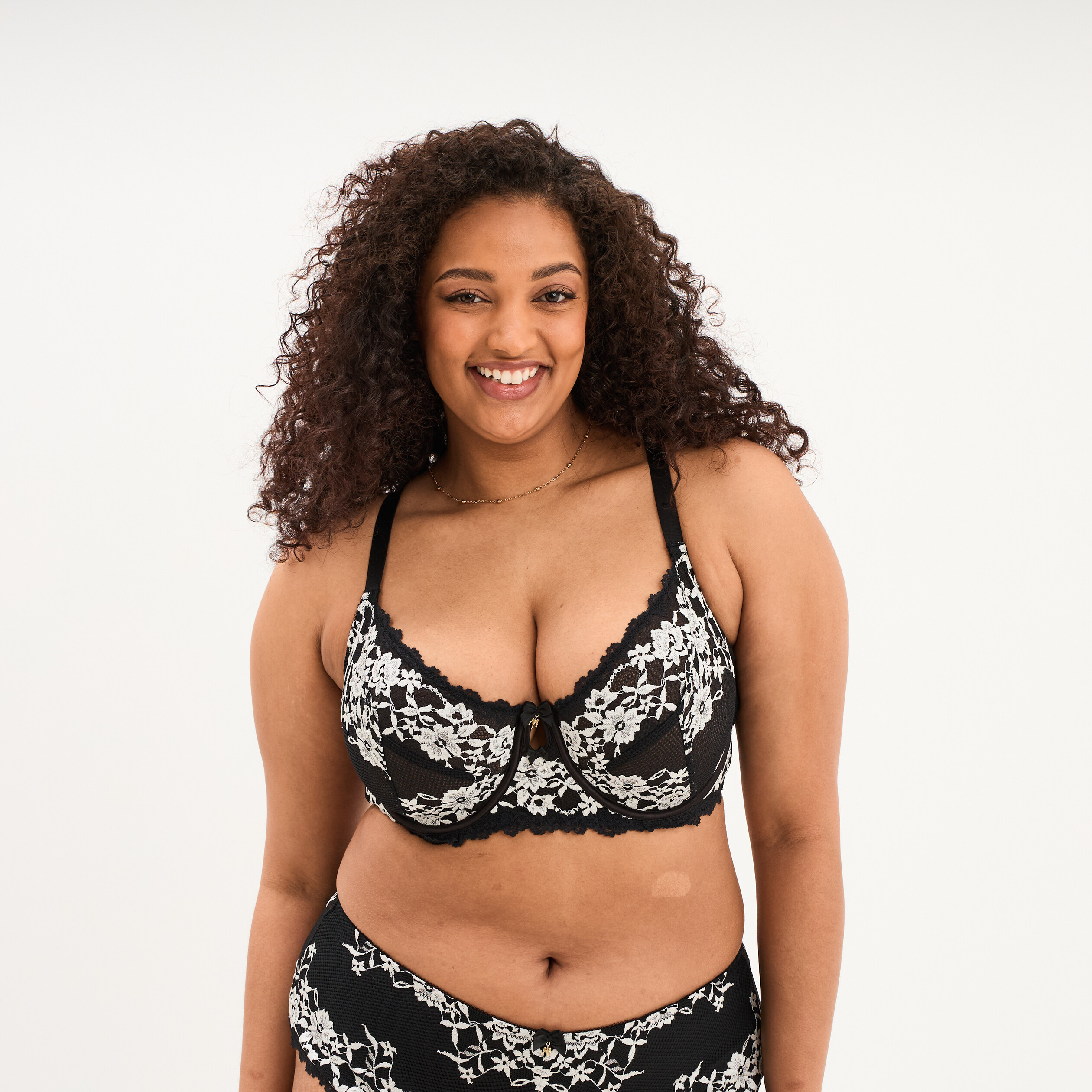 Soutien-gorge embo&icirc;tant dentelle noir femme grande taille