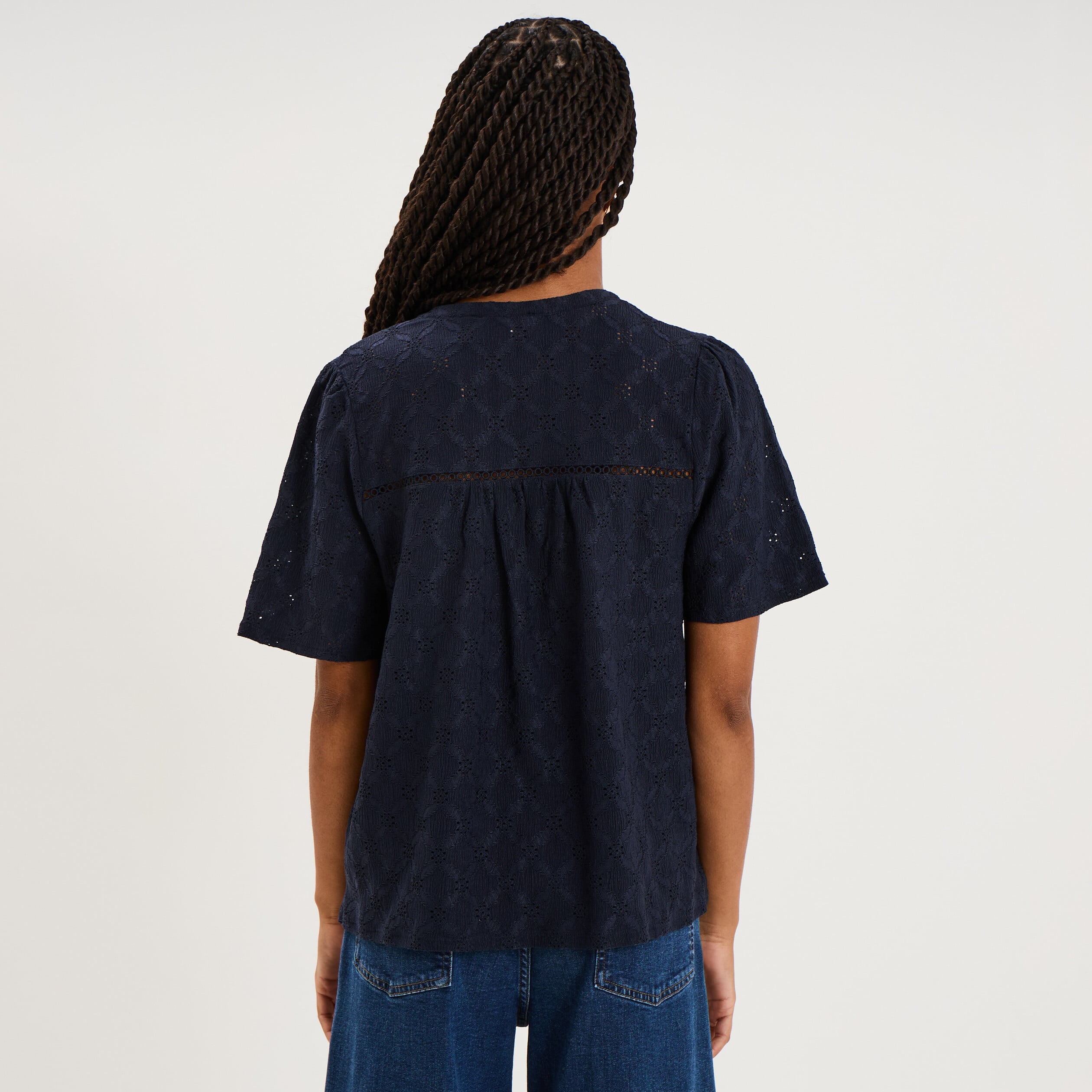 Blouse broderie anglaise manches courtes bleu fonc&eacute; femme