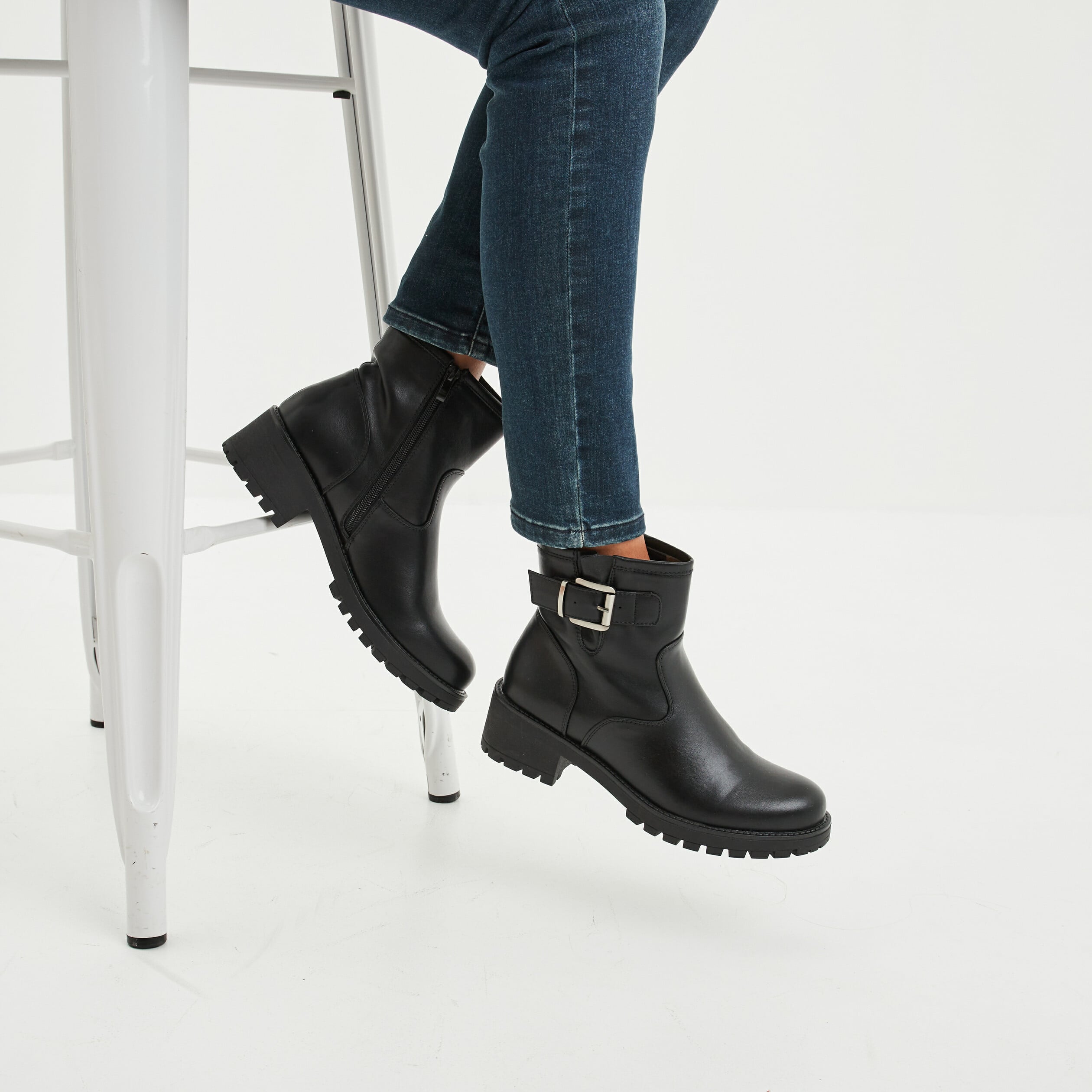 Bottines ranger avec boucles noir femme