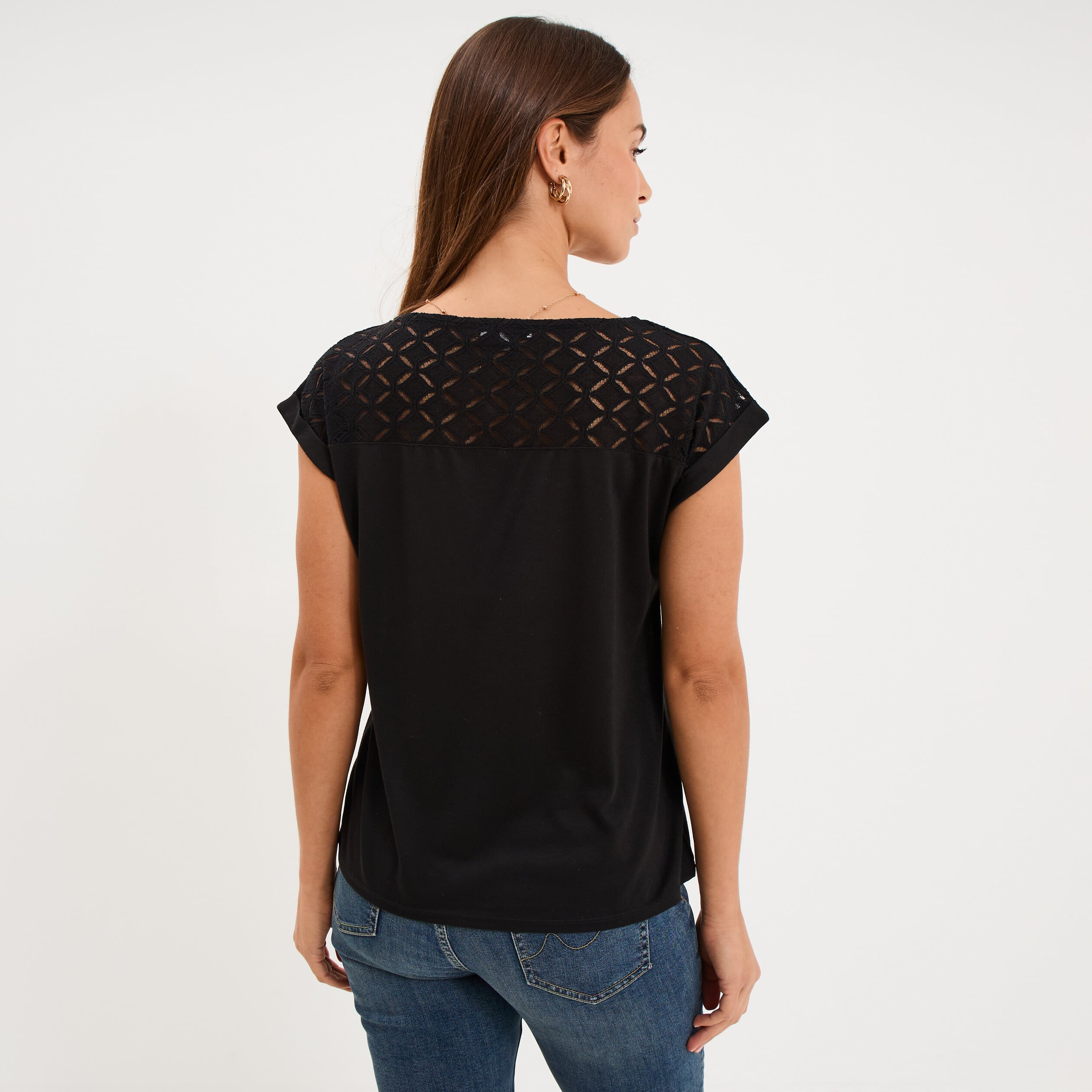 T-shirt col en V ajour&eacute; &eacute;paules et dos noir femme