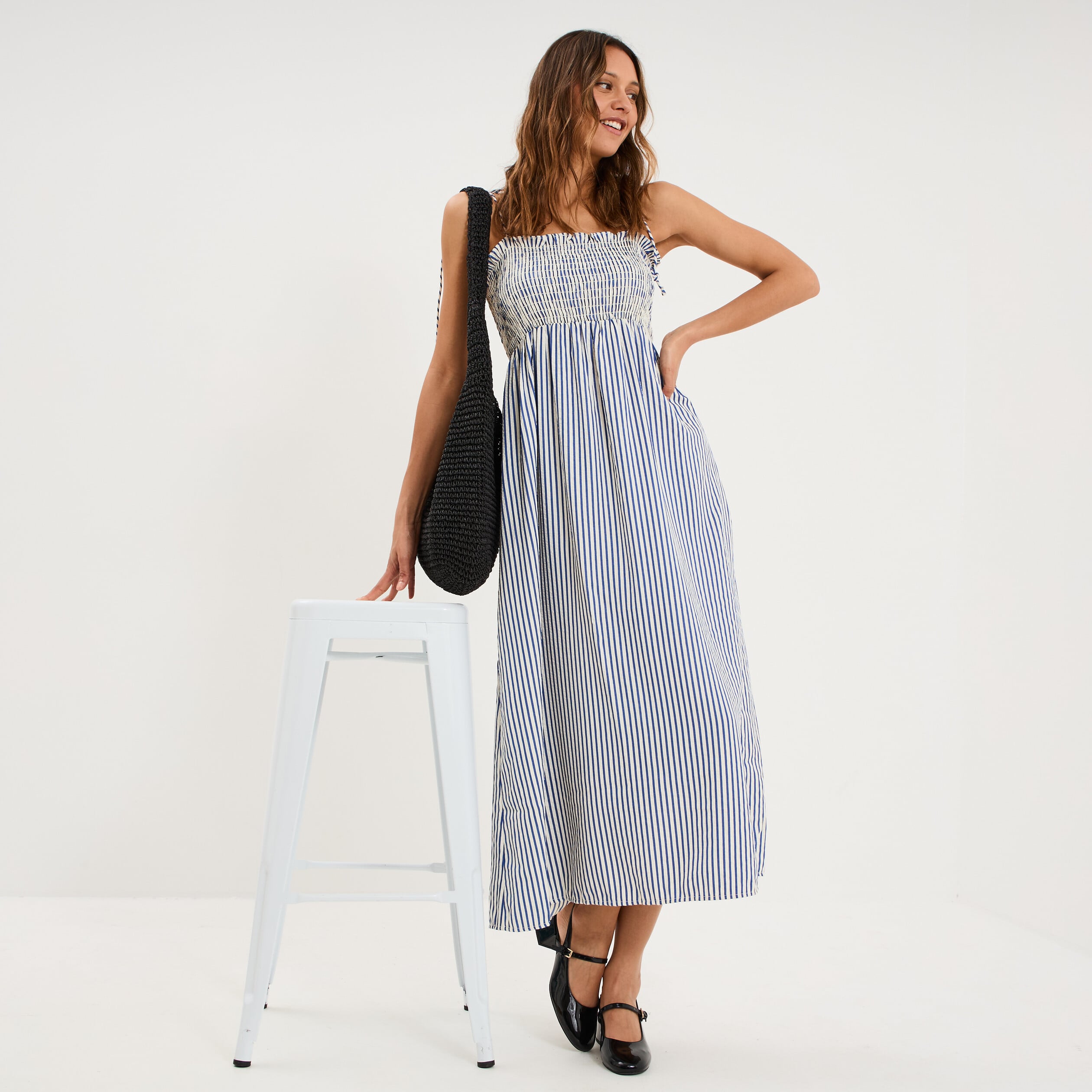 Robe longue &agrave; bretelles et haut smock&eacute; bleu femme