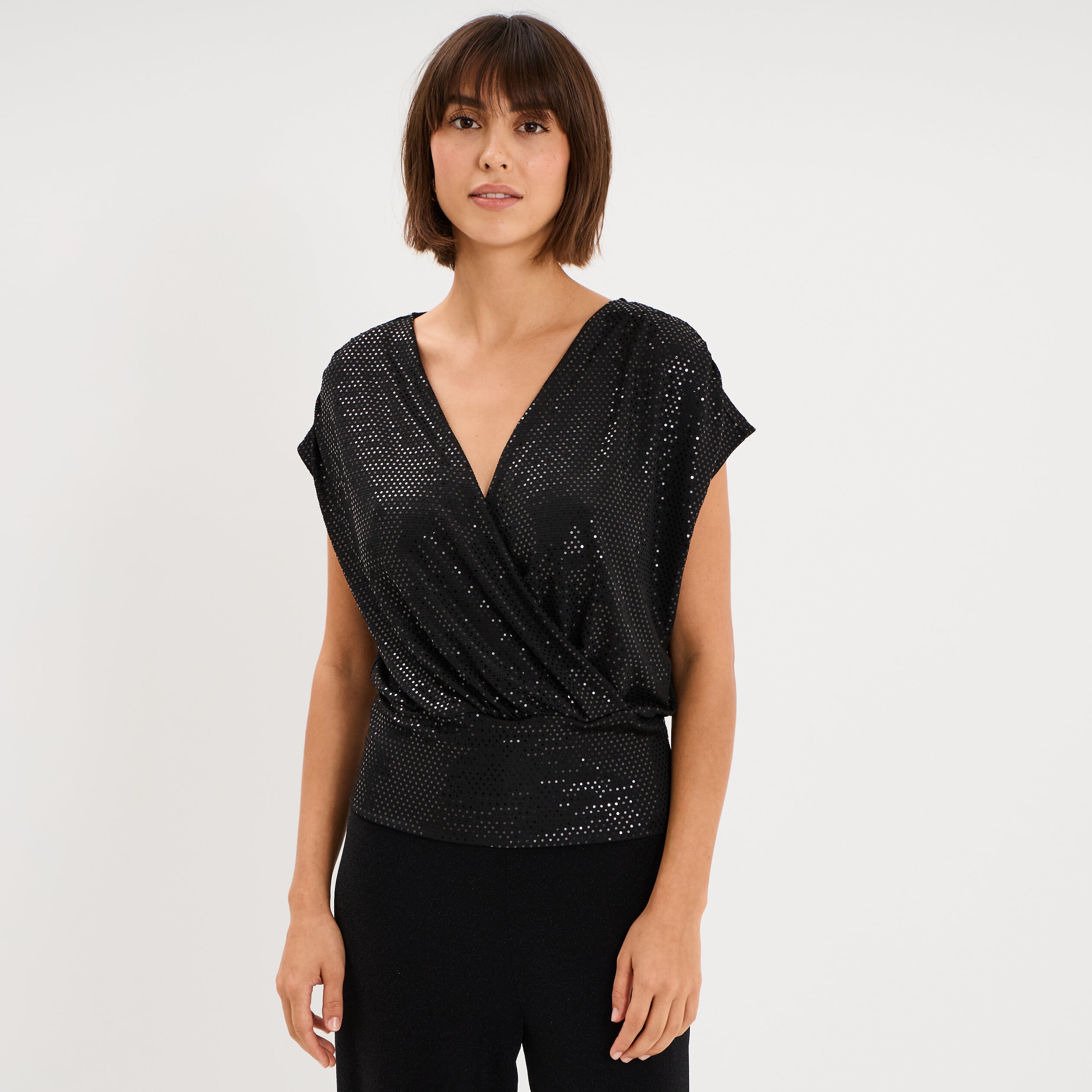 T-shirt &agrave; paillettes col cache-coeur noir femme