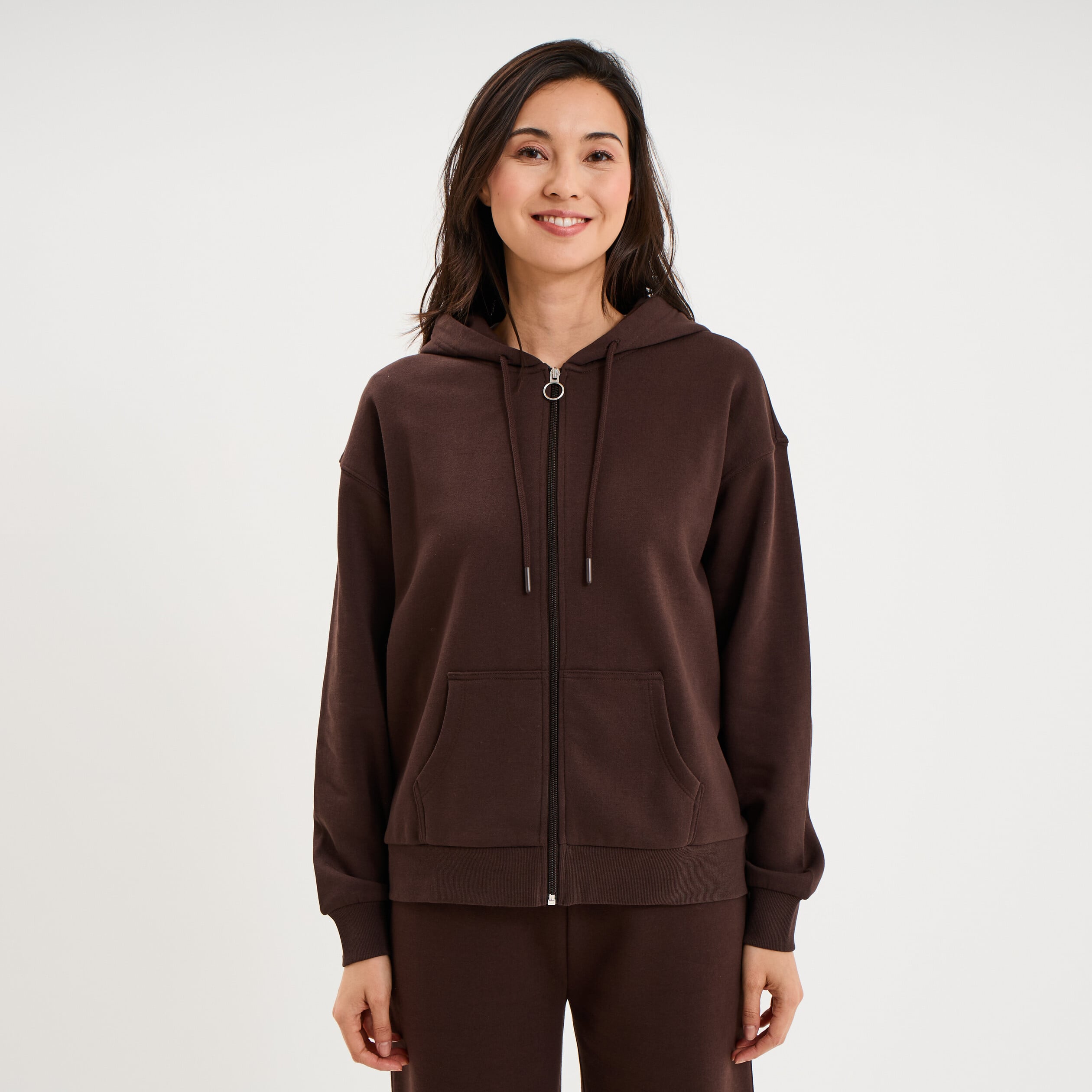 Sweat zipp&eacute; &agrave; capuche marron fonc&eacute; femme