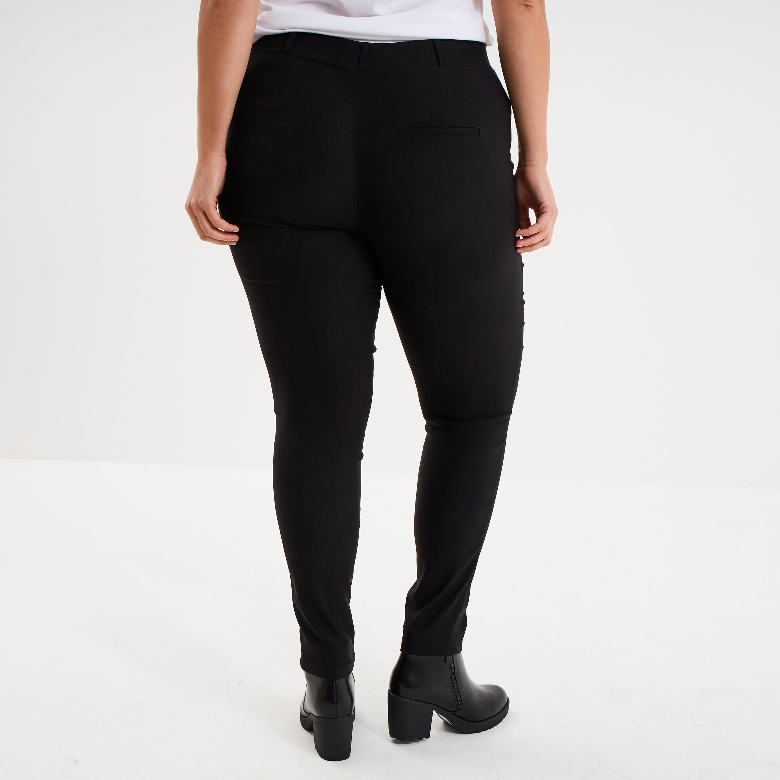 Pantalon slim &agrave; taille &eacute;lastiqu&eacute;e noir femme grande taille