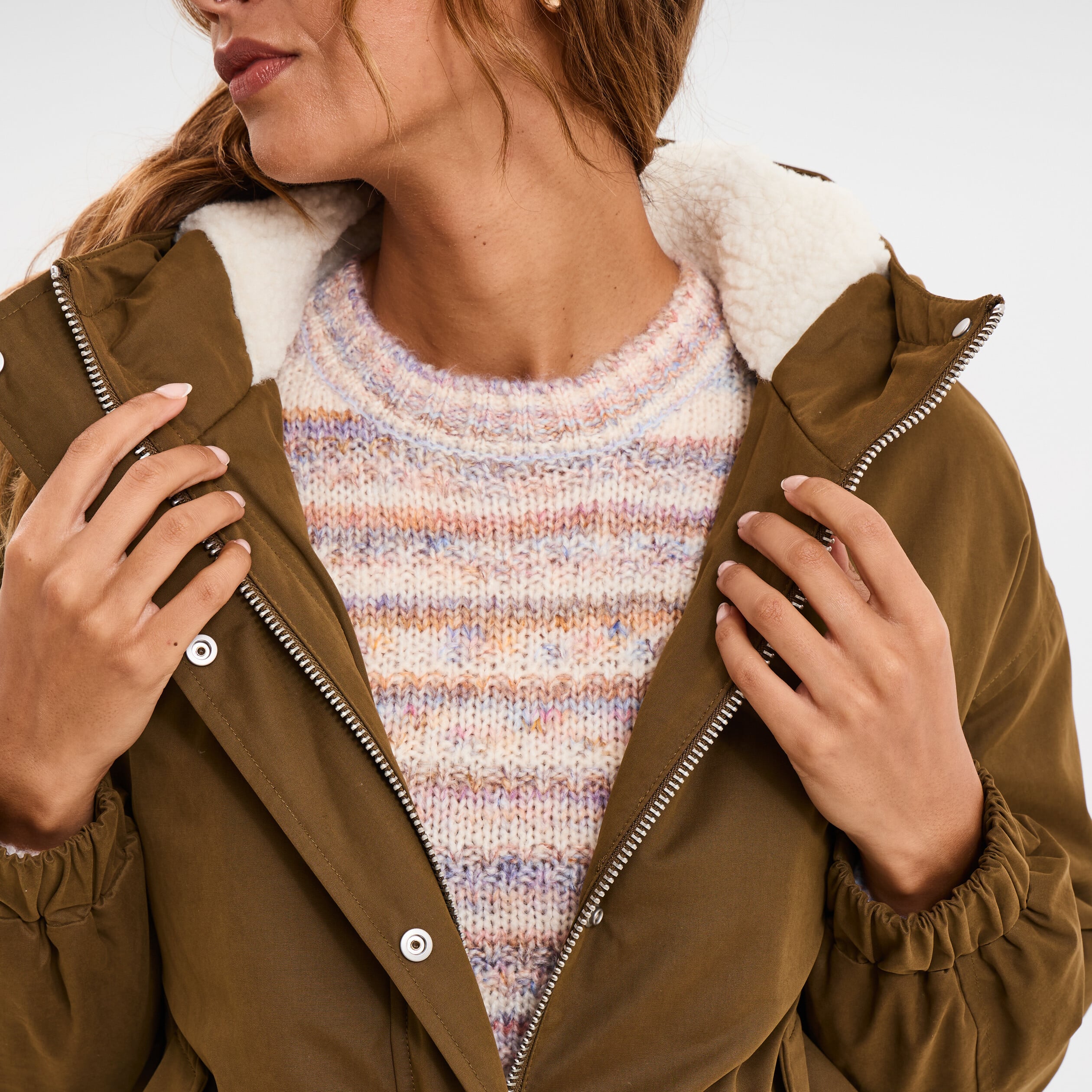 Parka oversize capuche doubl&eacute;e sherpa vert olive femme