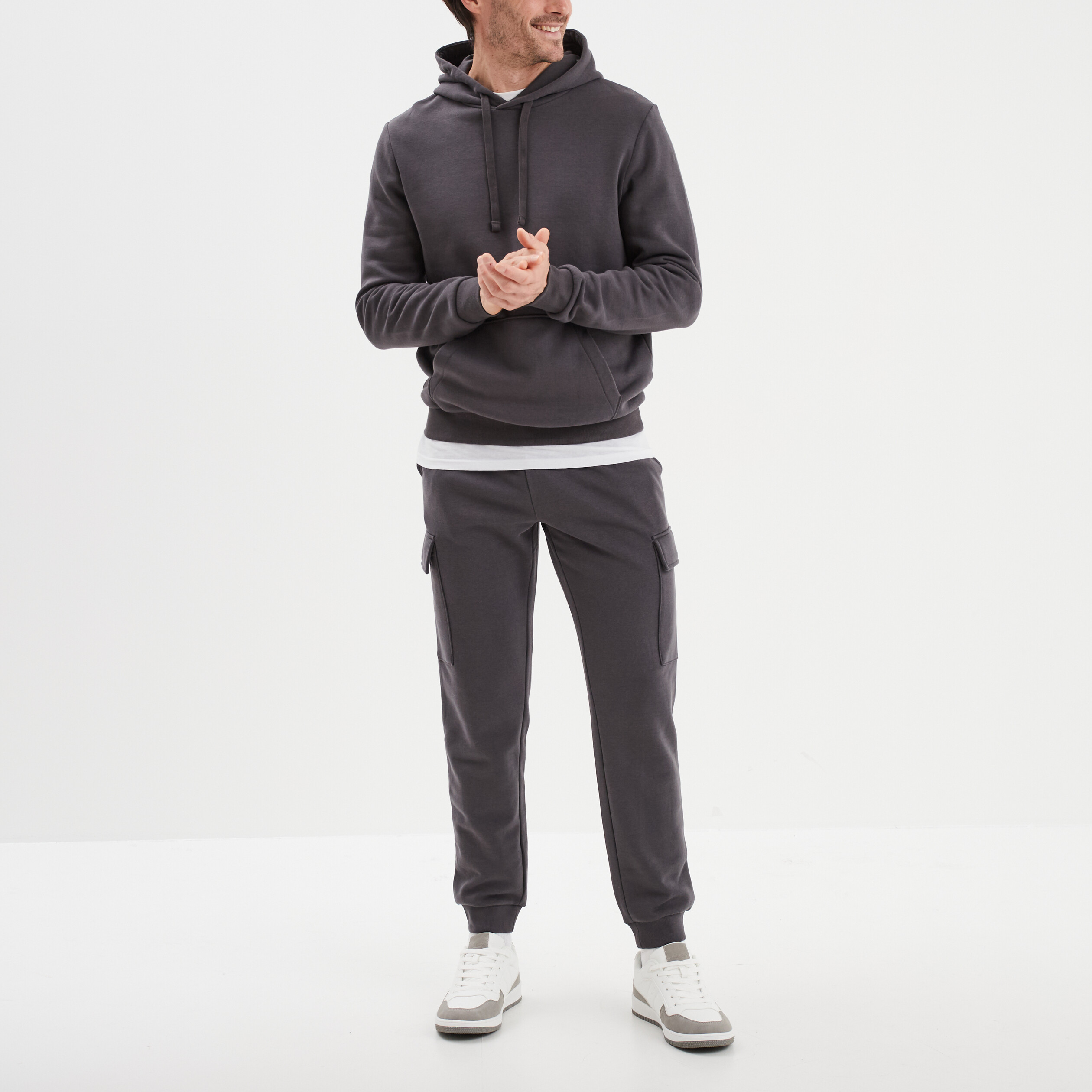Pantalon jogging cargo molleton gris fonc&eacute; homme