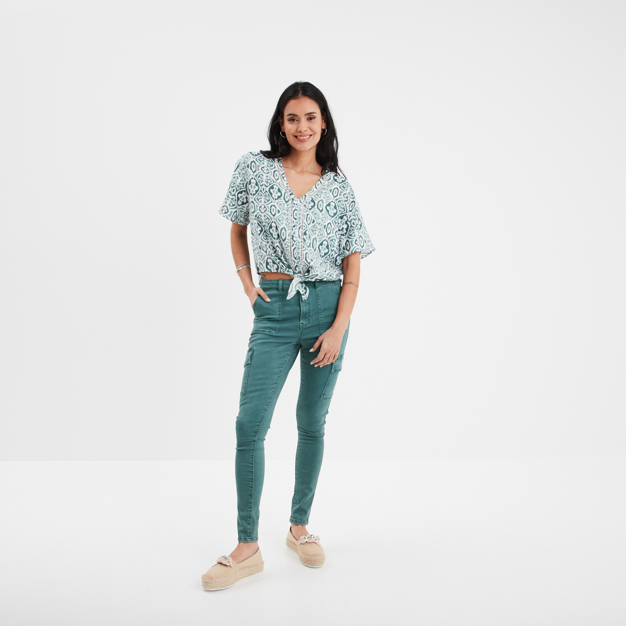 blouse manches courtes detail noeud vert fonce femme Blouse manches courtes détail noeud vert foncé femme