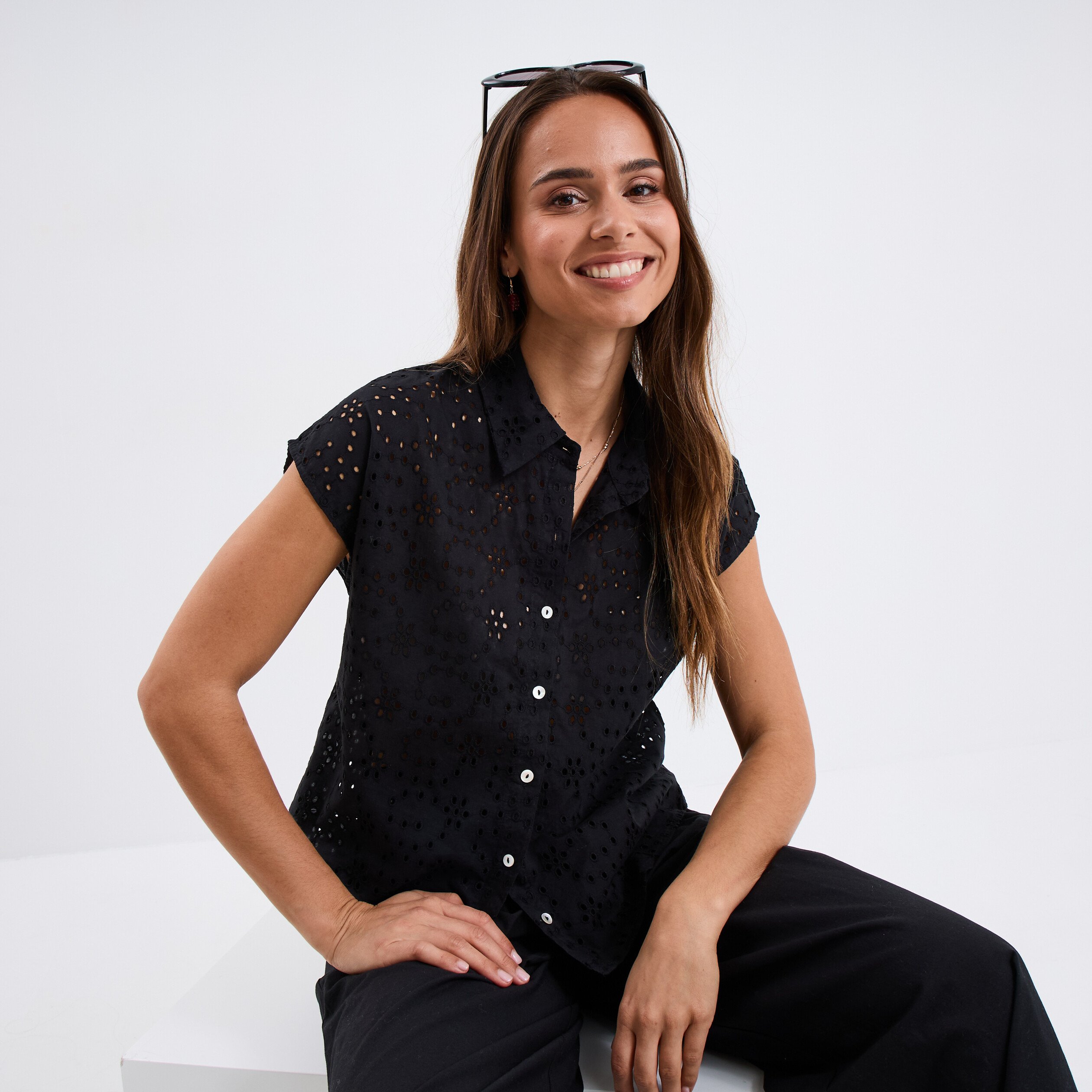 chemise broderie anglaise sans manches noir femme Chemise broderie anglaise sans manches noir femme