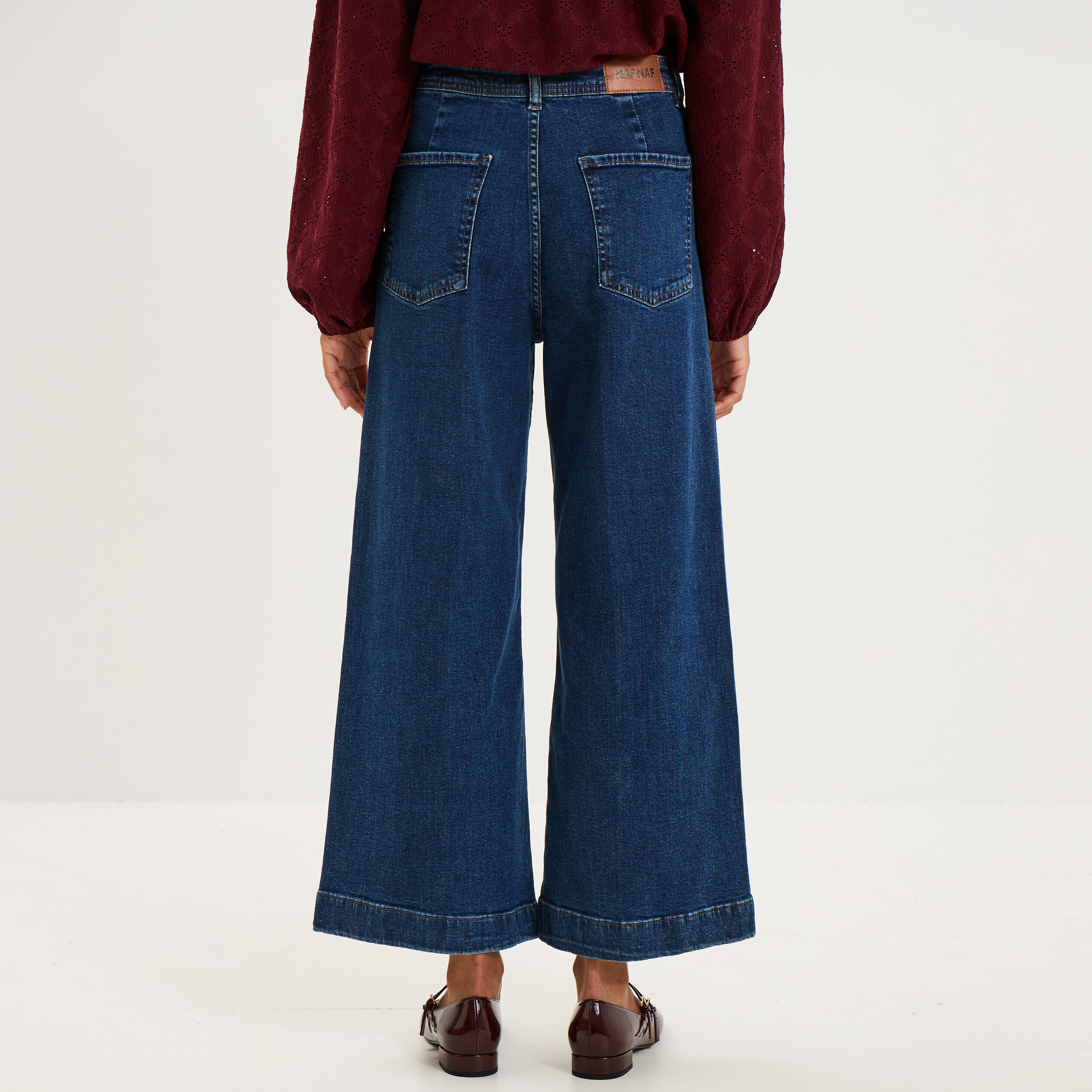 Jean large cropped poches plaqu&eacute;es denim stone femme