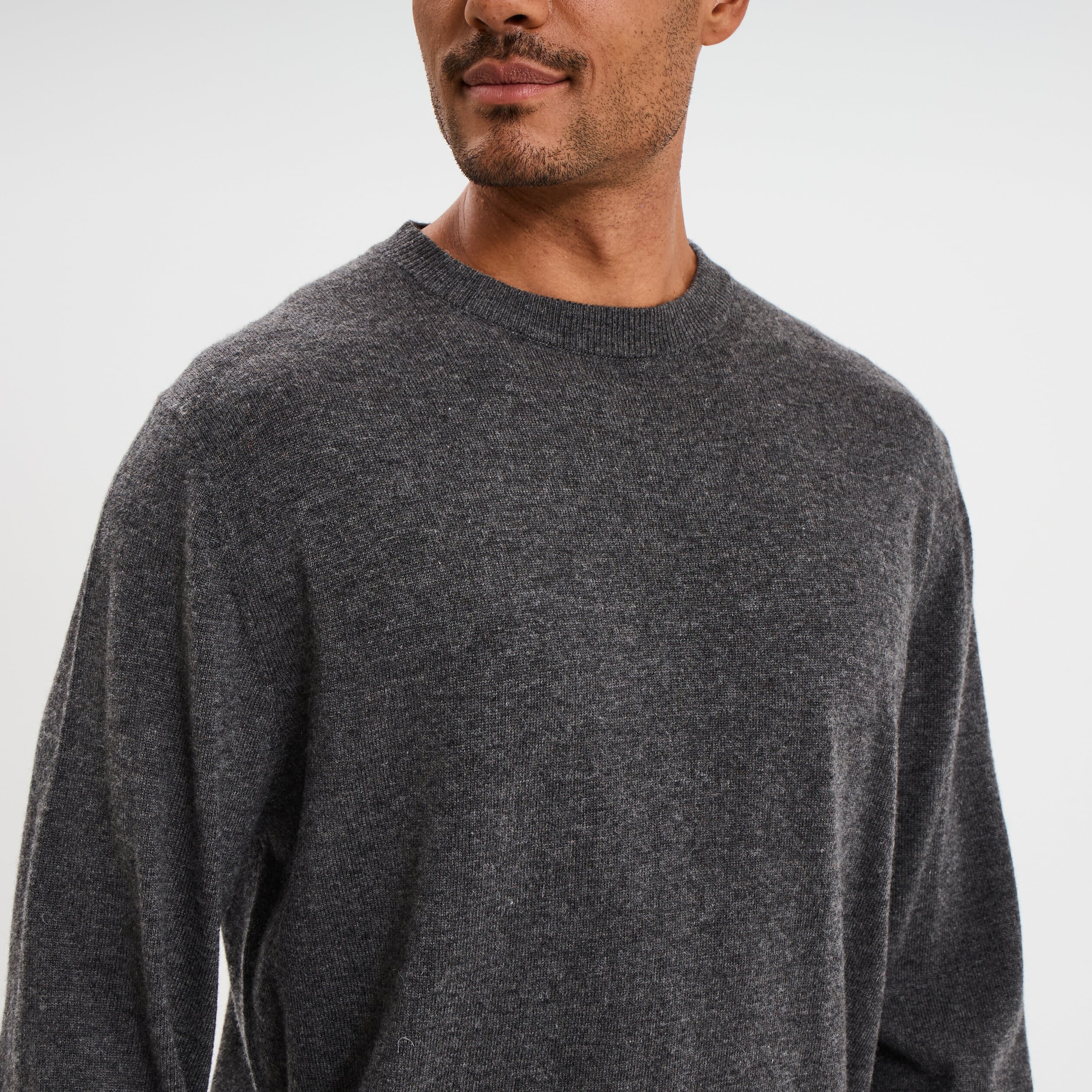 Pull col rond manches longues gris fonc&eacute; homme