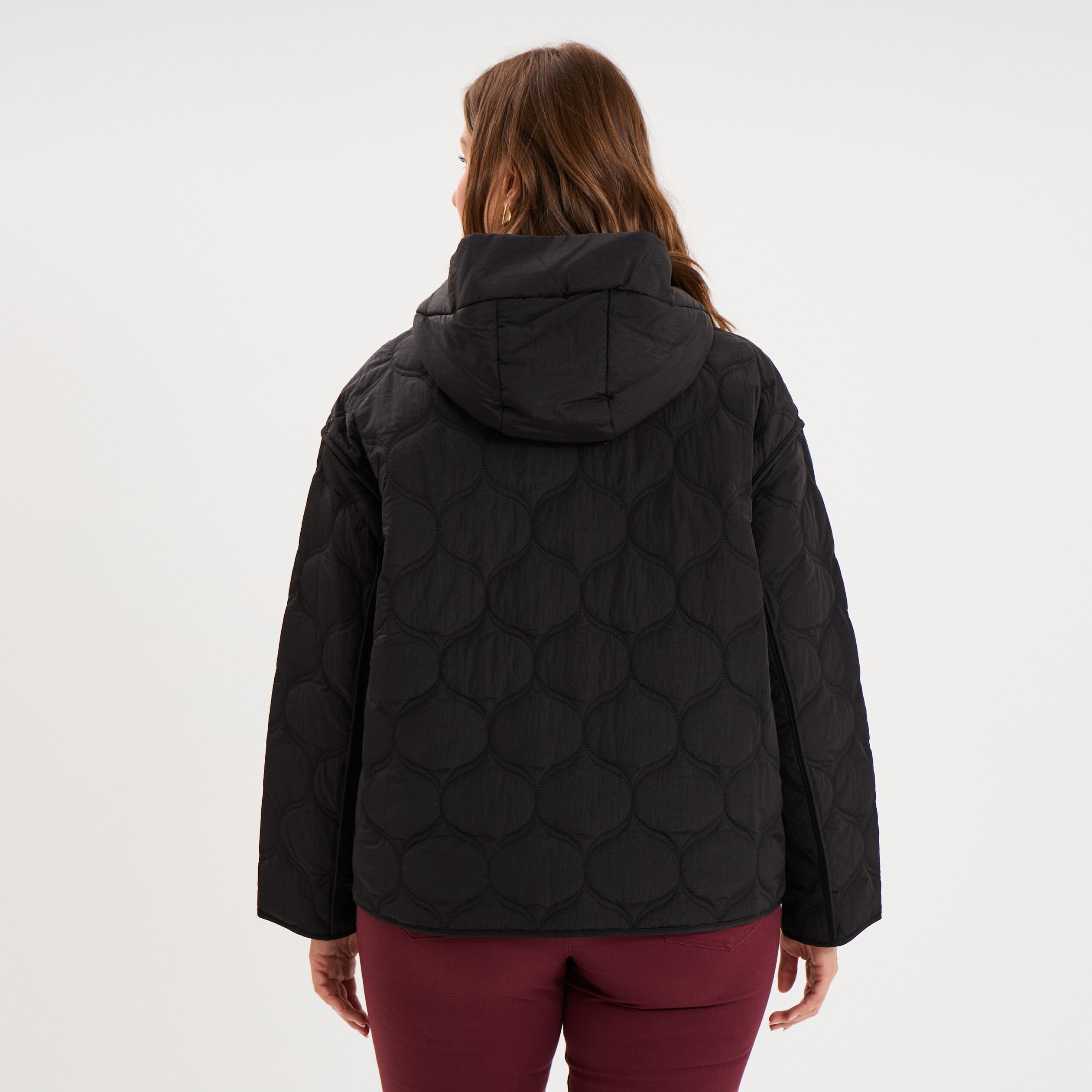 Doudoune courte matelass&eacute;e &agrave; capuche noir femme grande taille