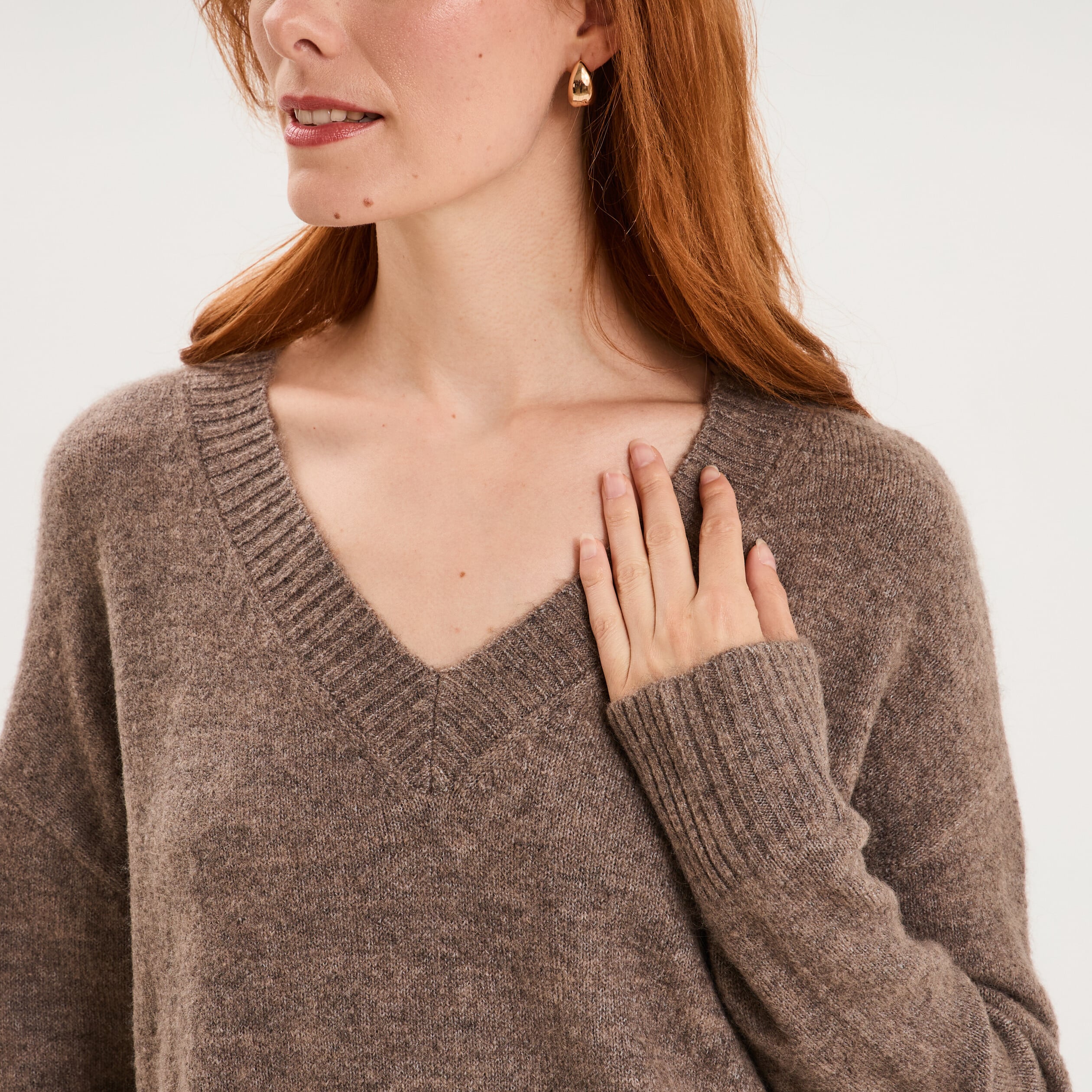 Pull col en V manches longues taupe femme
