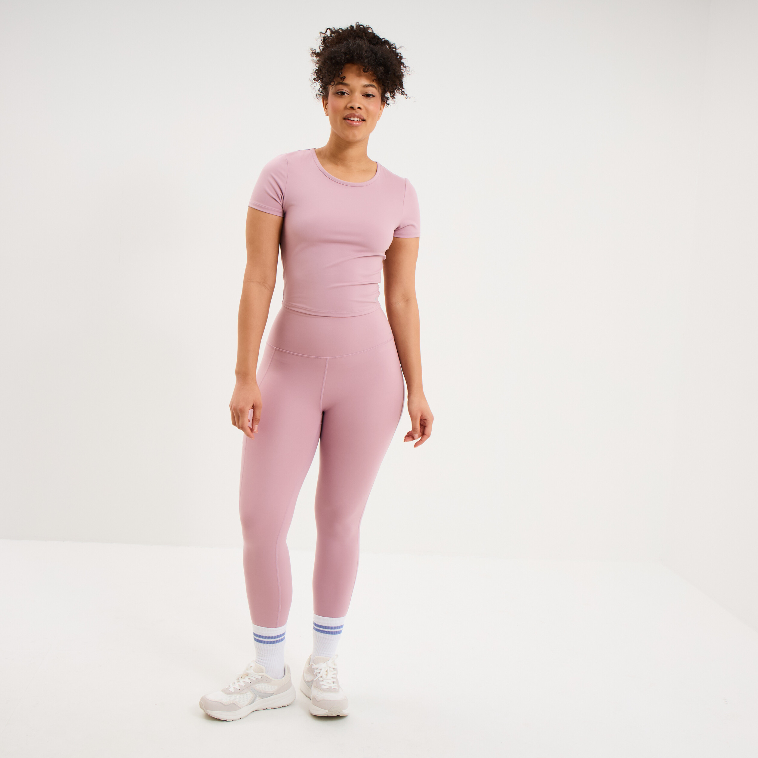 T-shirt de sport court ajust&eacute; mauve femme