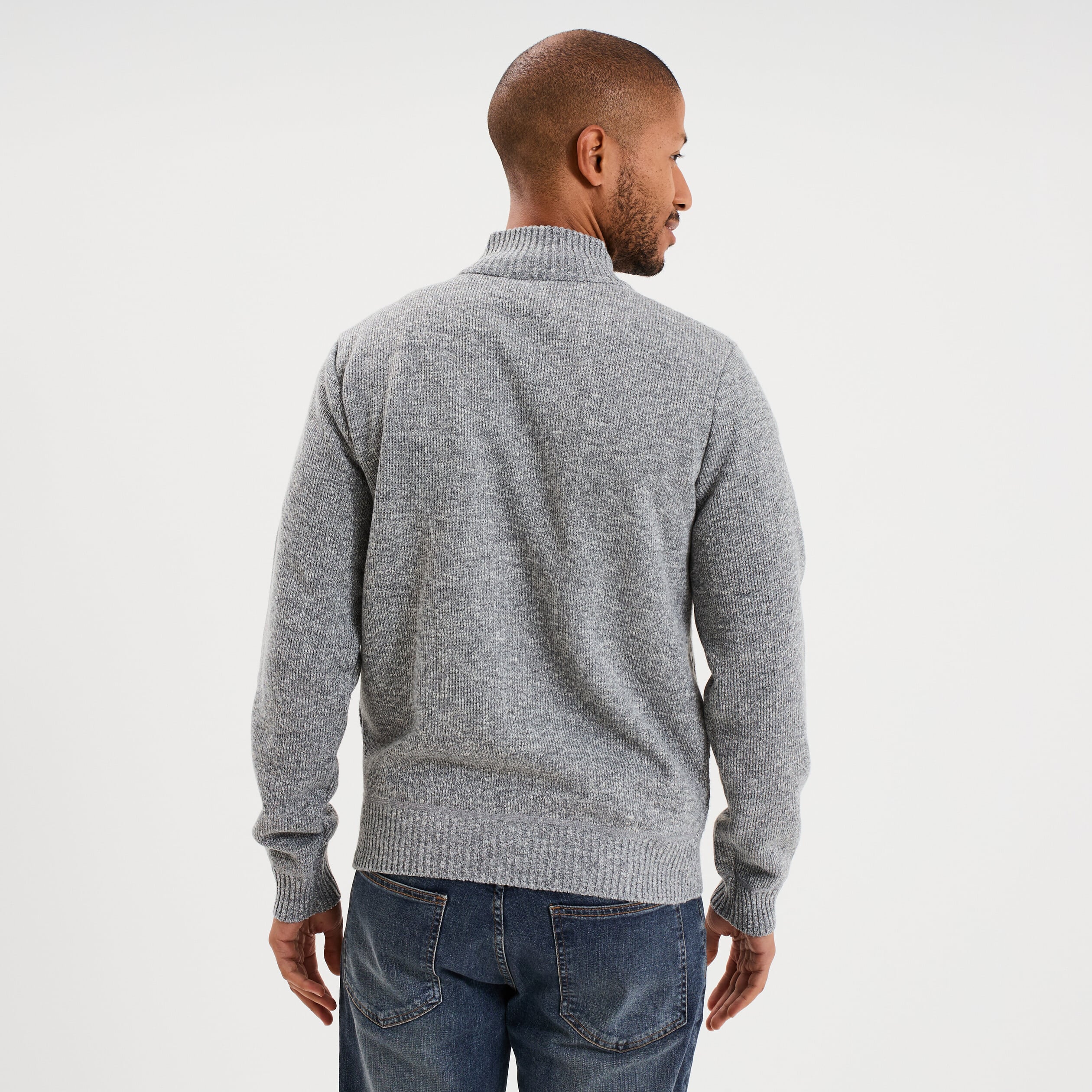 Gilet &agrave; torsades et col montant gris clair homme