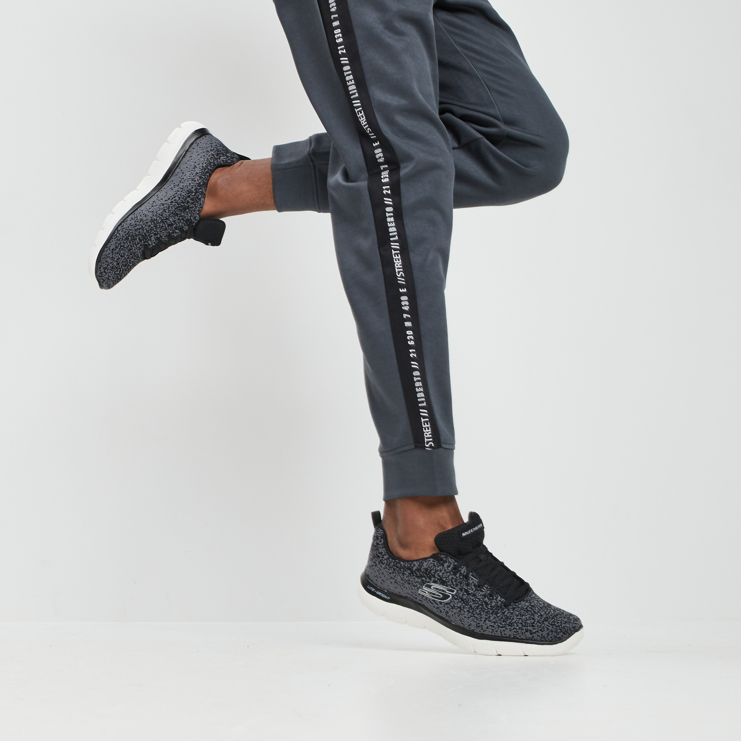 runnings a lacets skechers warrick gris fonce homme Runnings à lacets Skechers Warrick gris foncé homme