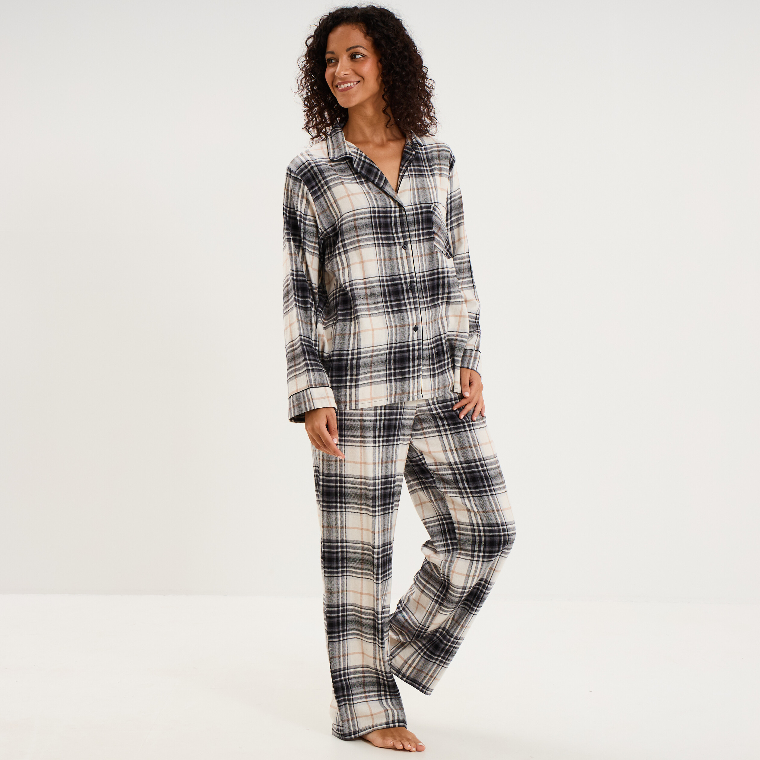 Ensemble pyjama chemise et pantalon blanc femme
