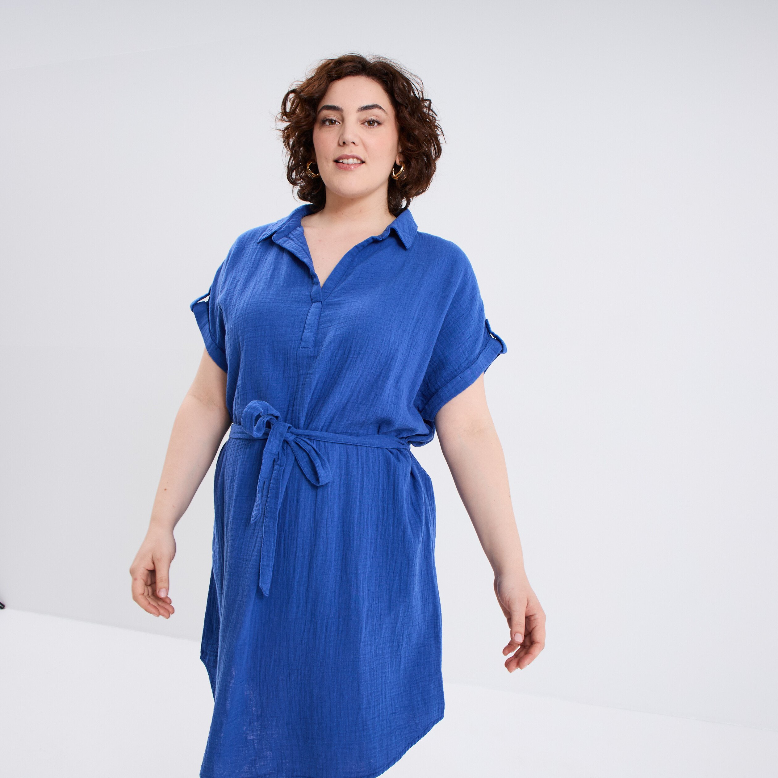 robe manches courtes en gaze de coton bleu roi femmegt Robe manches courtes en gaze de coton bleu roi femme grande taille