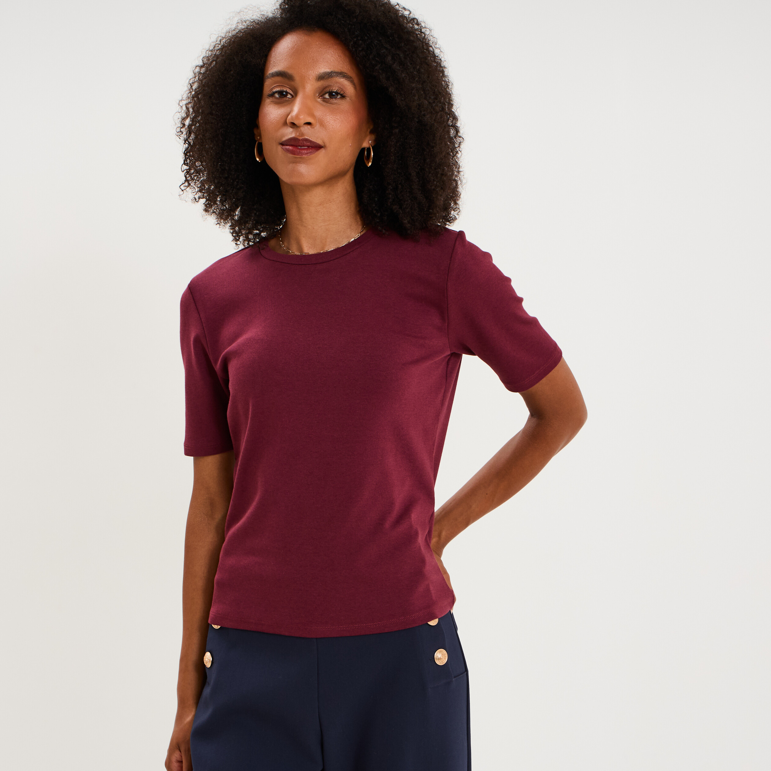 T-shirt col rond manches courtes ajust&eacute; bordeaux femme