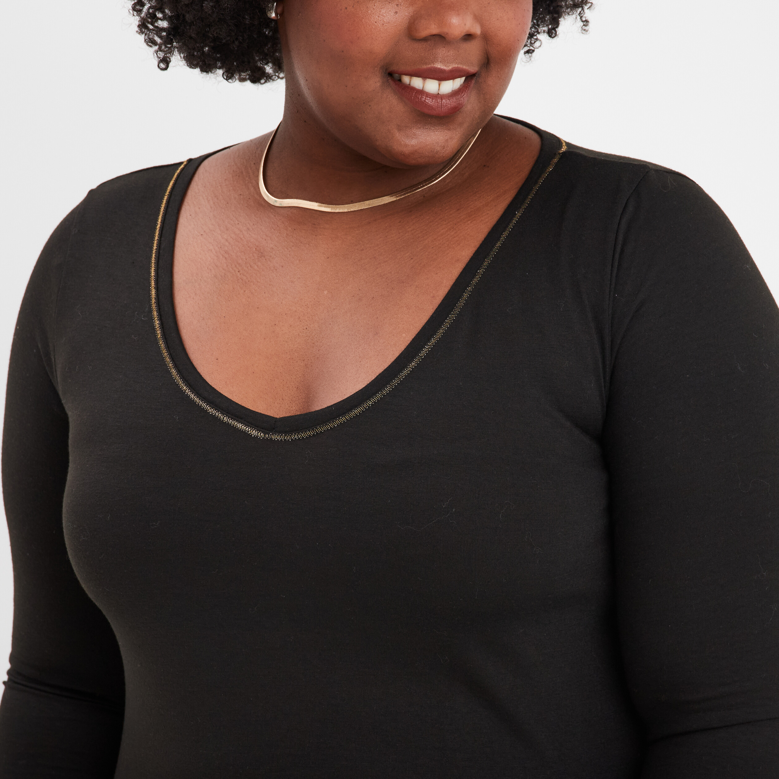 t shirt col en v manches longues noir femmegt T-shirt col en V manches longues noir femme grande taille