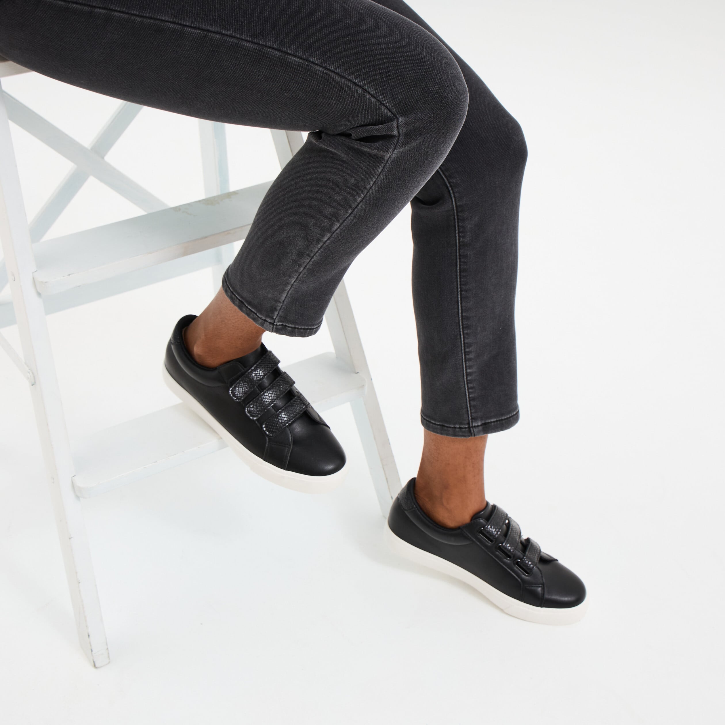 Baskets &agrave; scratchs noir femme