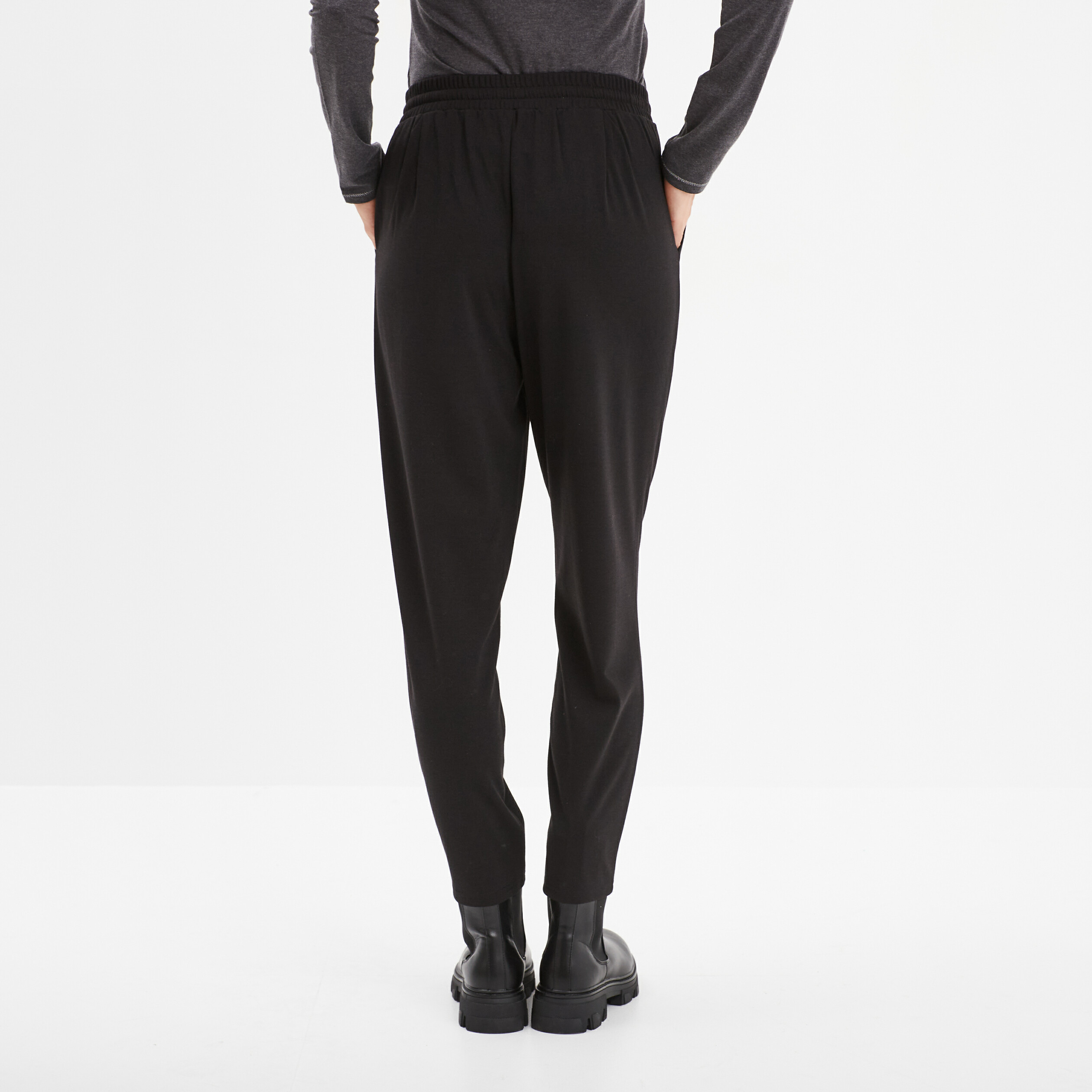 pantalon en molleton a taille elastiquee noir femme Pantalon en molleton à taille élastiquée noir femme