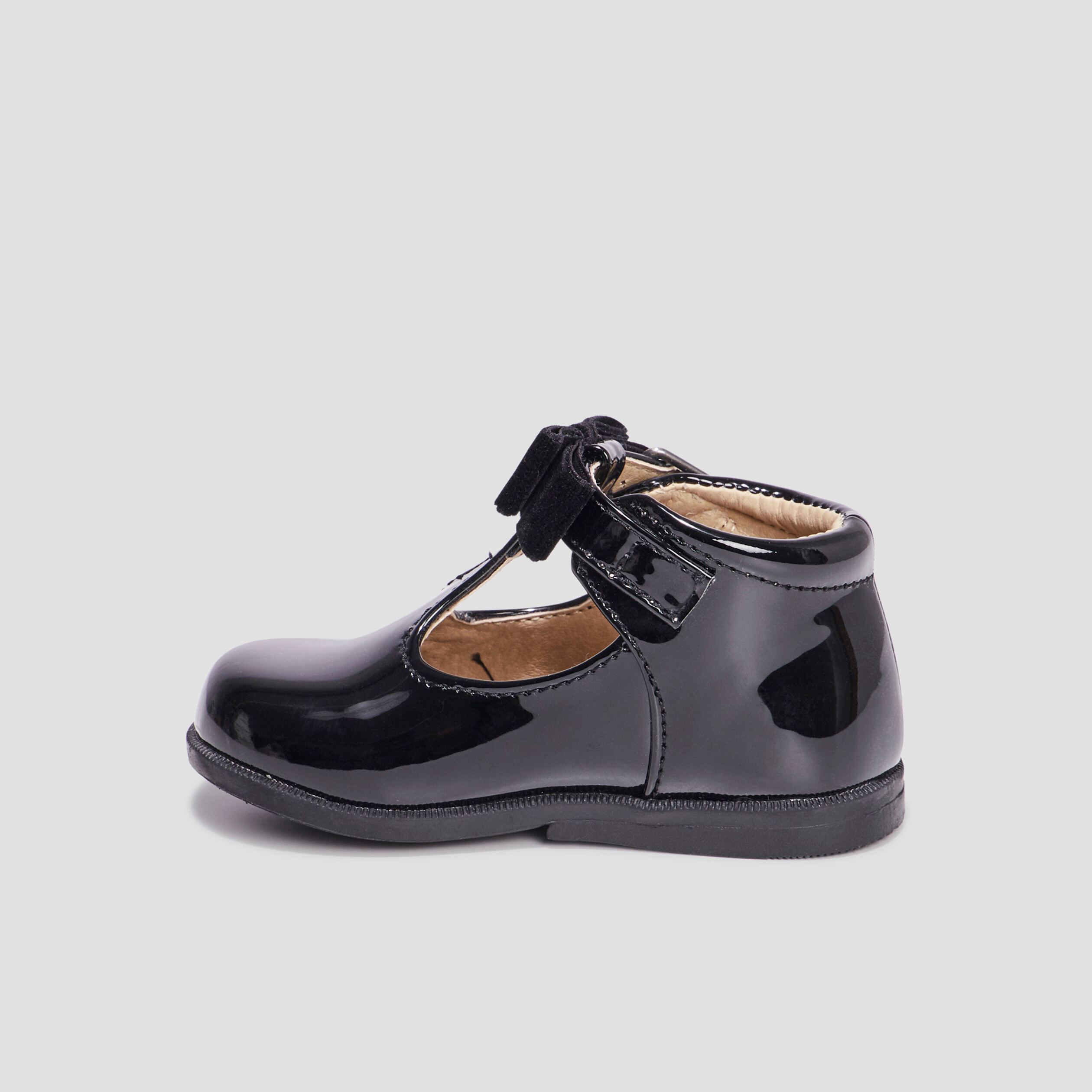 Babies c&eacute;r&eacute;monie vernies avec noeuds noir b&eacute;b&eacute; fille
