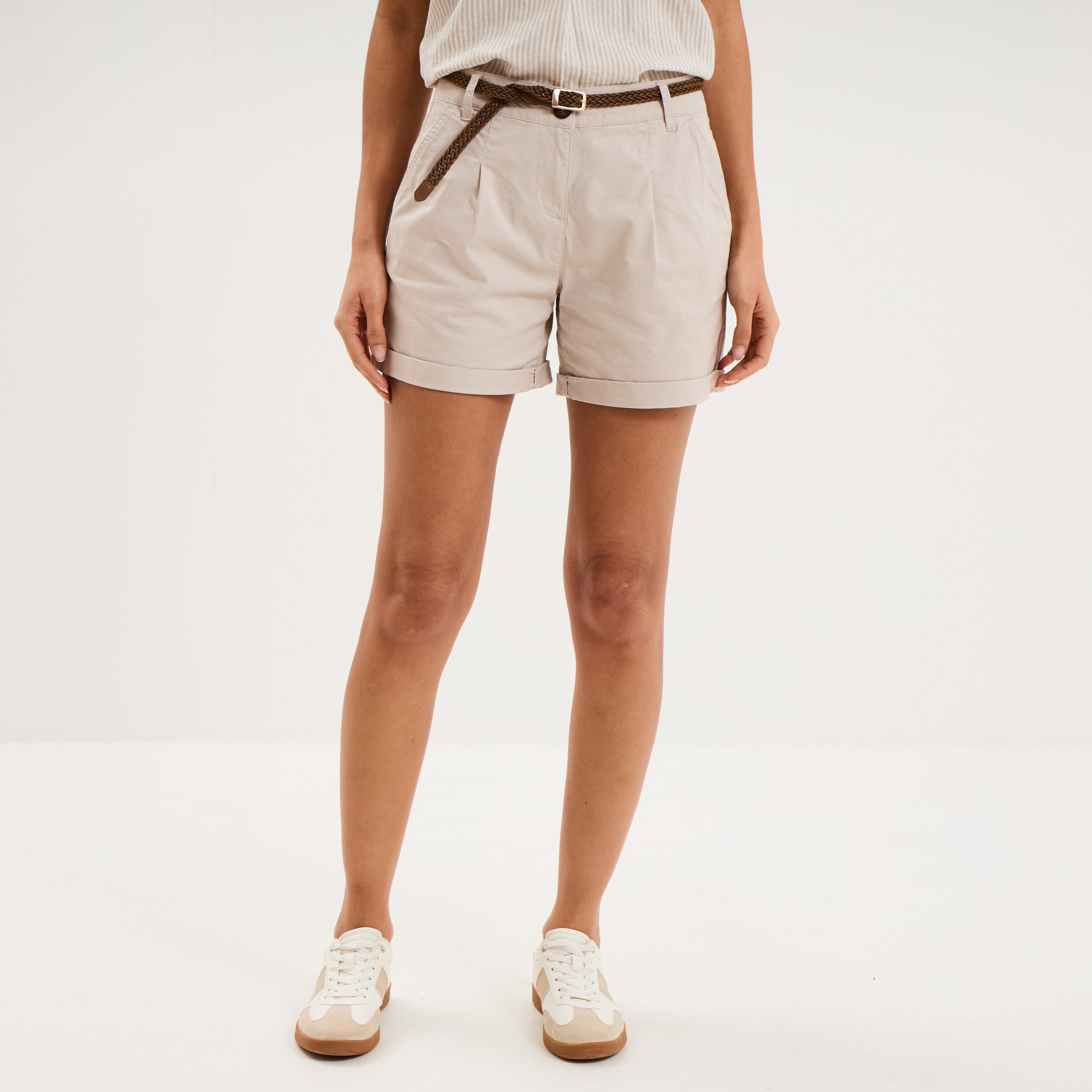Short chino ceinture tress&eacute;e beige femme
